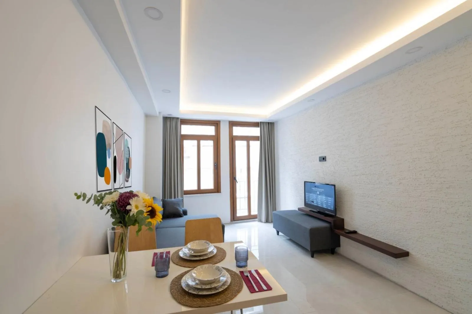 Communal lounge/ TV room in Arach Hotel Harbiye