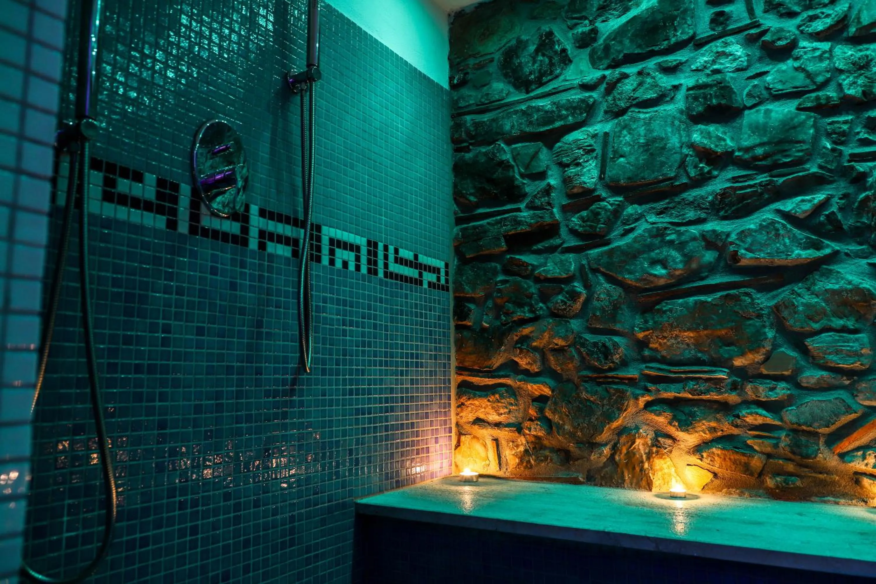 Hot Tub in L' Aia Resort