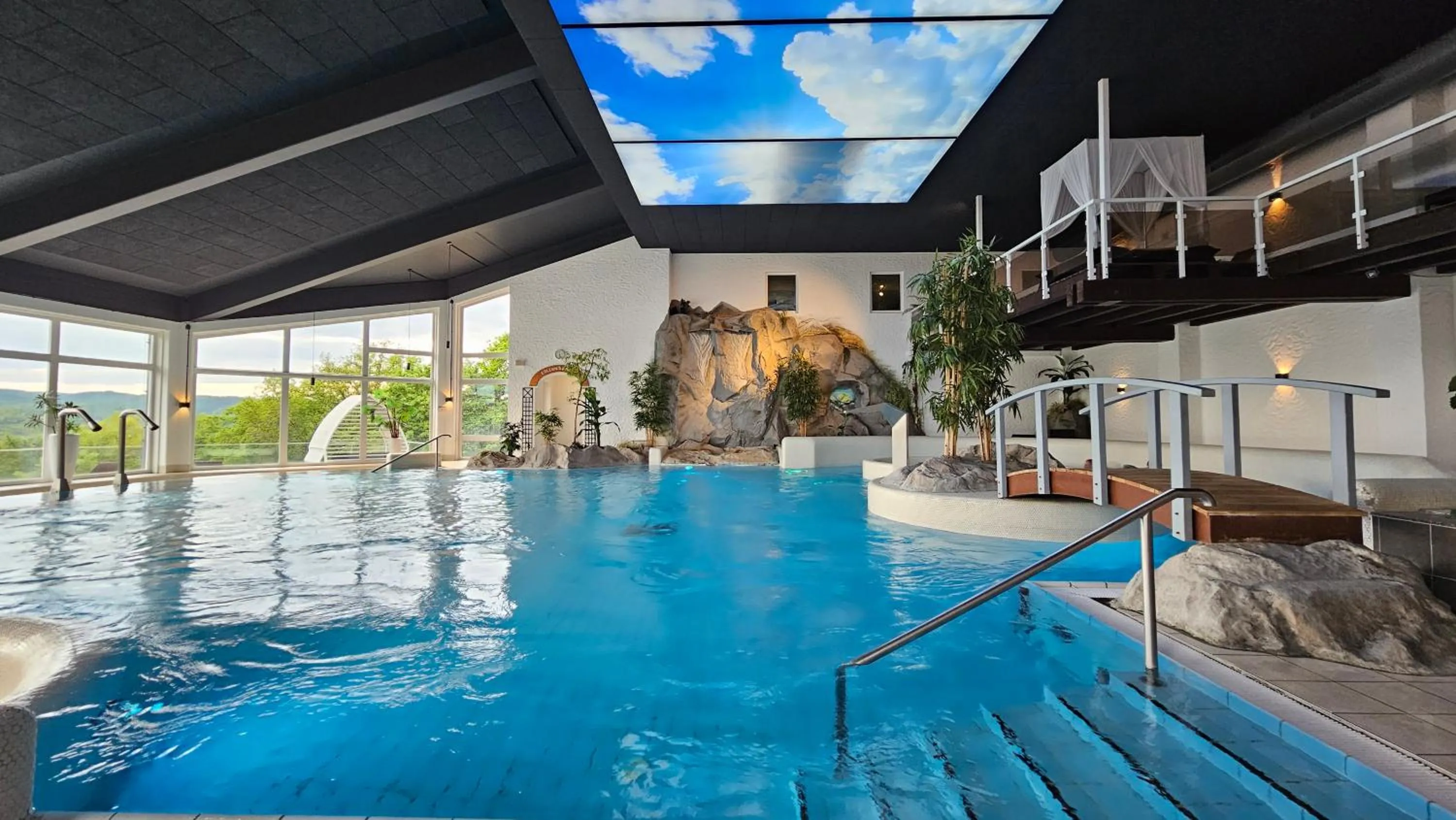 Swimming pool in Göbels Hotel Rodenberg