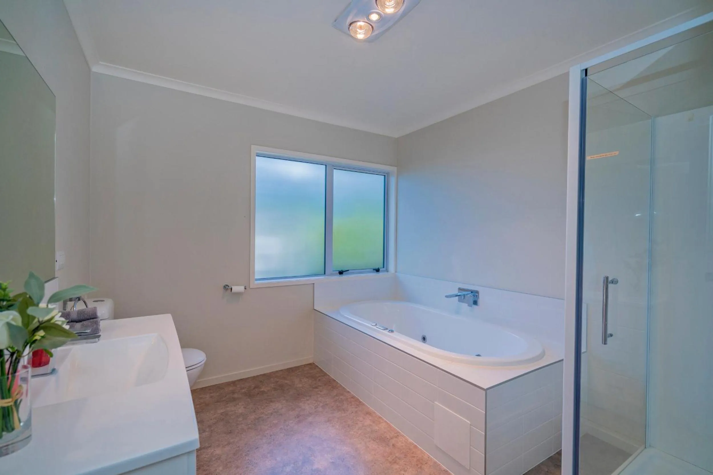 Shower in Hahei Haven - Hahei Holiday Home