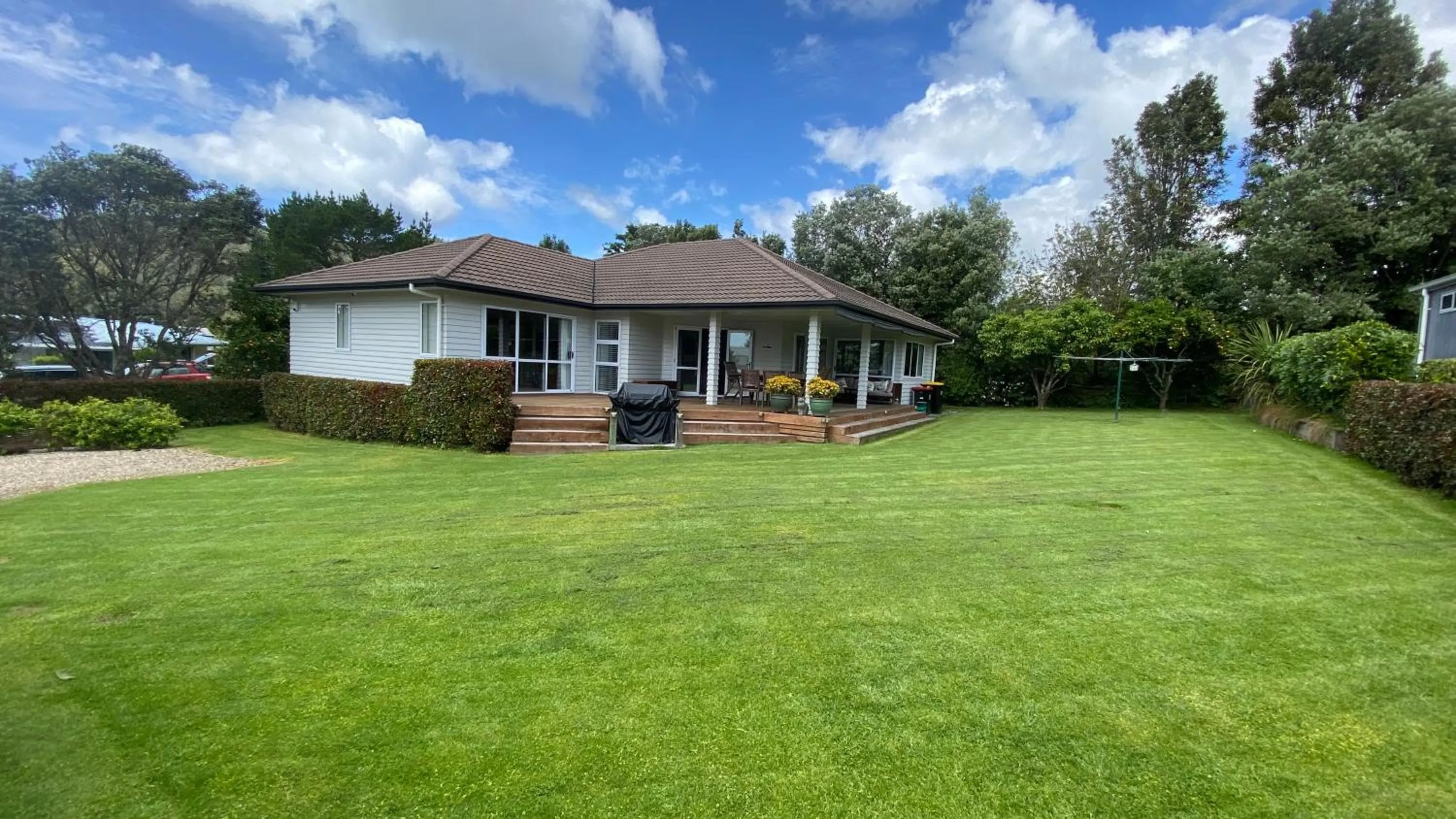 Property building in Hahei Haven - Hahei Holiday Home