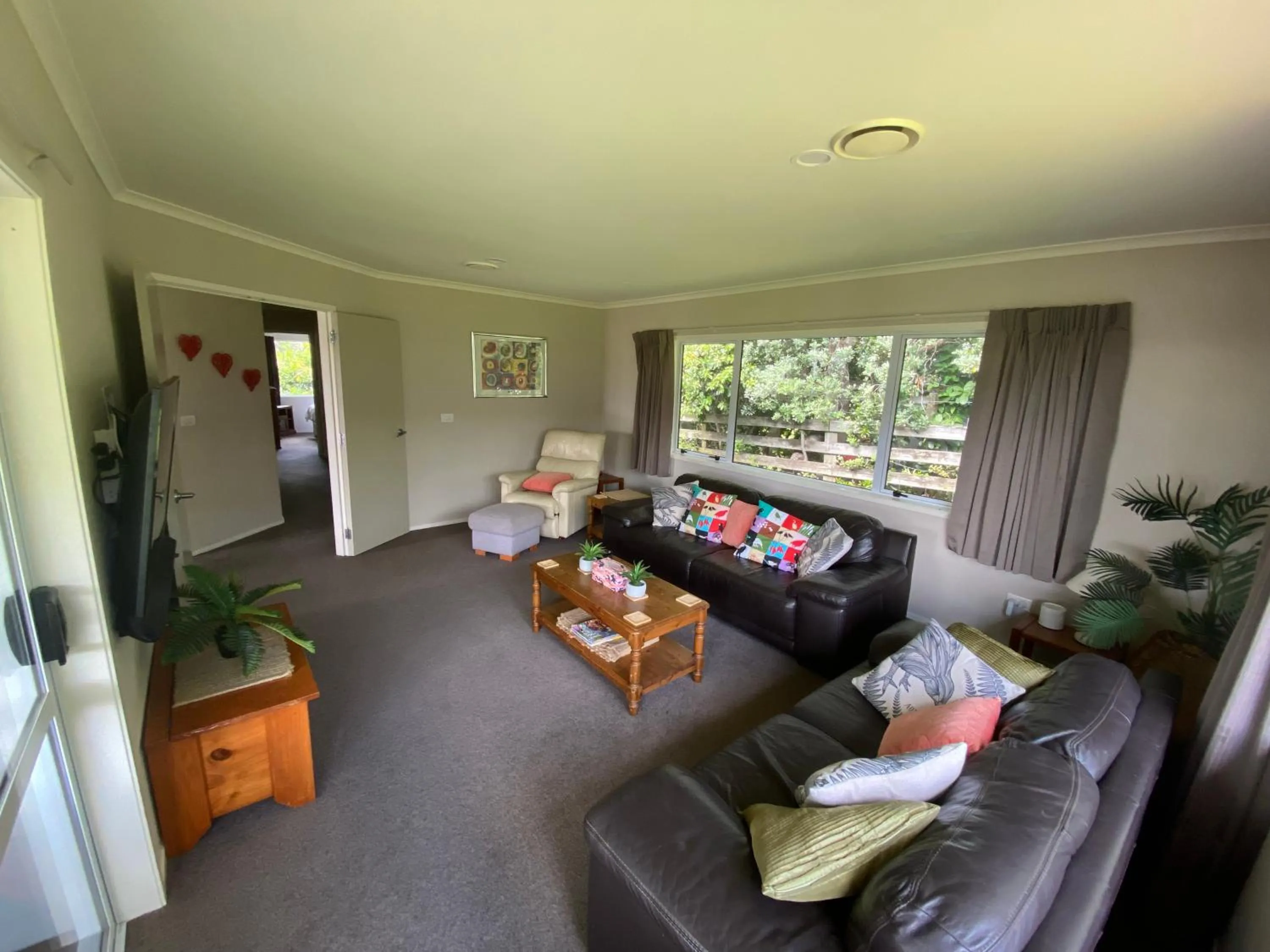 Property building in Hahei Haven - Hahei Holiday Home