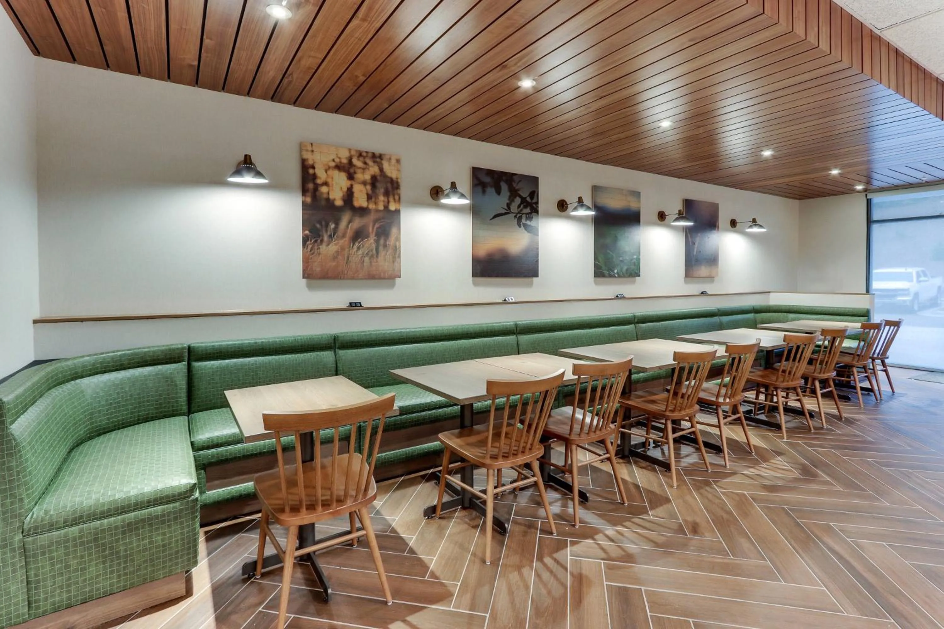 Breakfast in Fairfield Inn & Suites by Marriott Asheville Weaverville