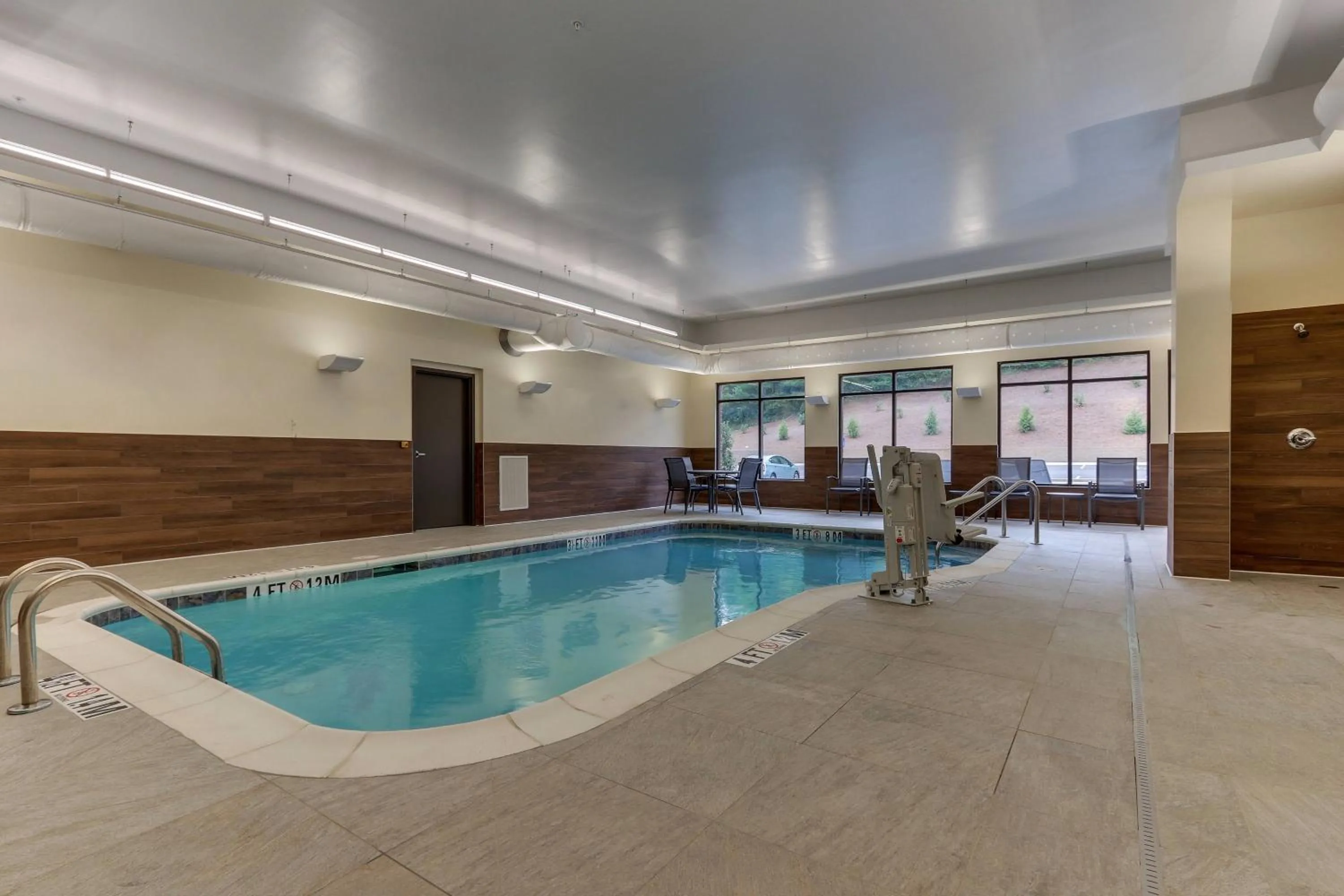 Swimming pool in Fairfield Inn & Suites by Marriott Asheville Weaverville