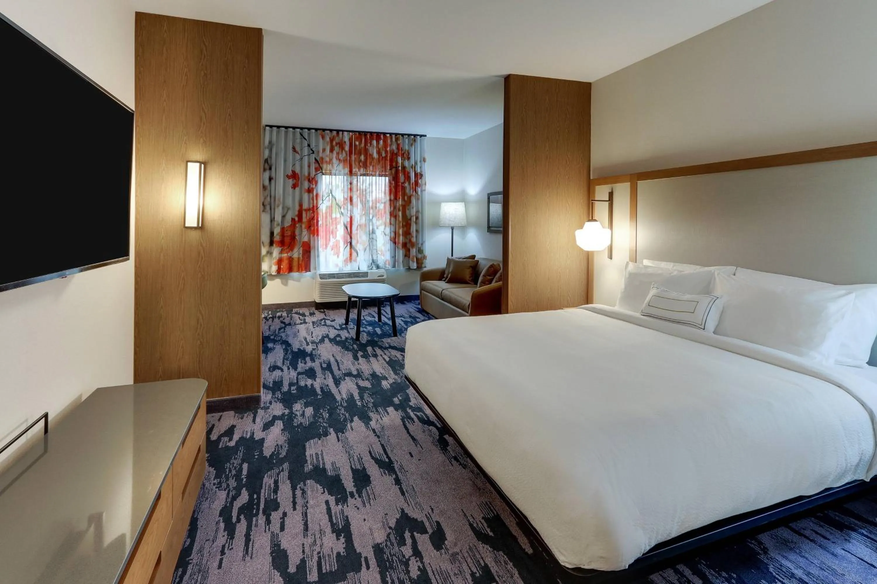 Photo of the whole room, Bed in Fairfield Inn & Suites by Marriott Asheville Weaverville