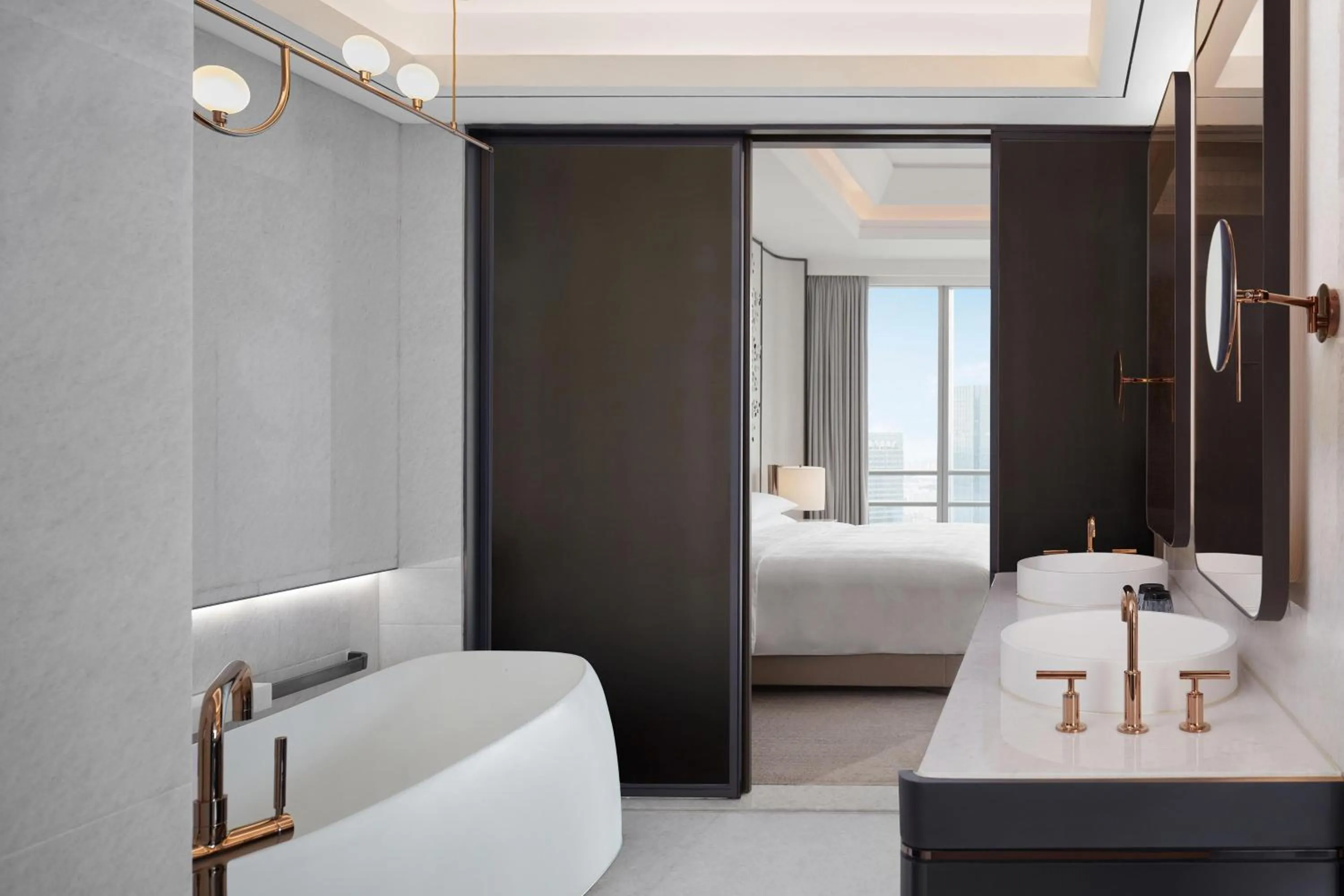 Bathroom, Bed in Sheraton Guangzhou Panyu