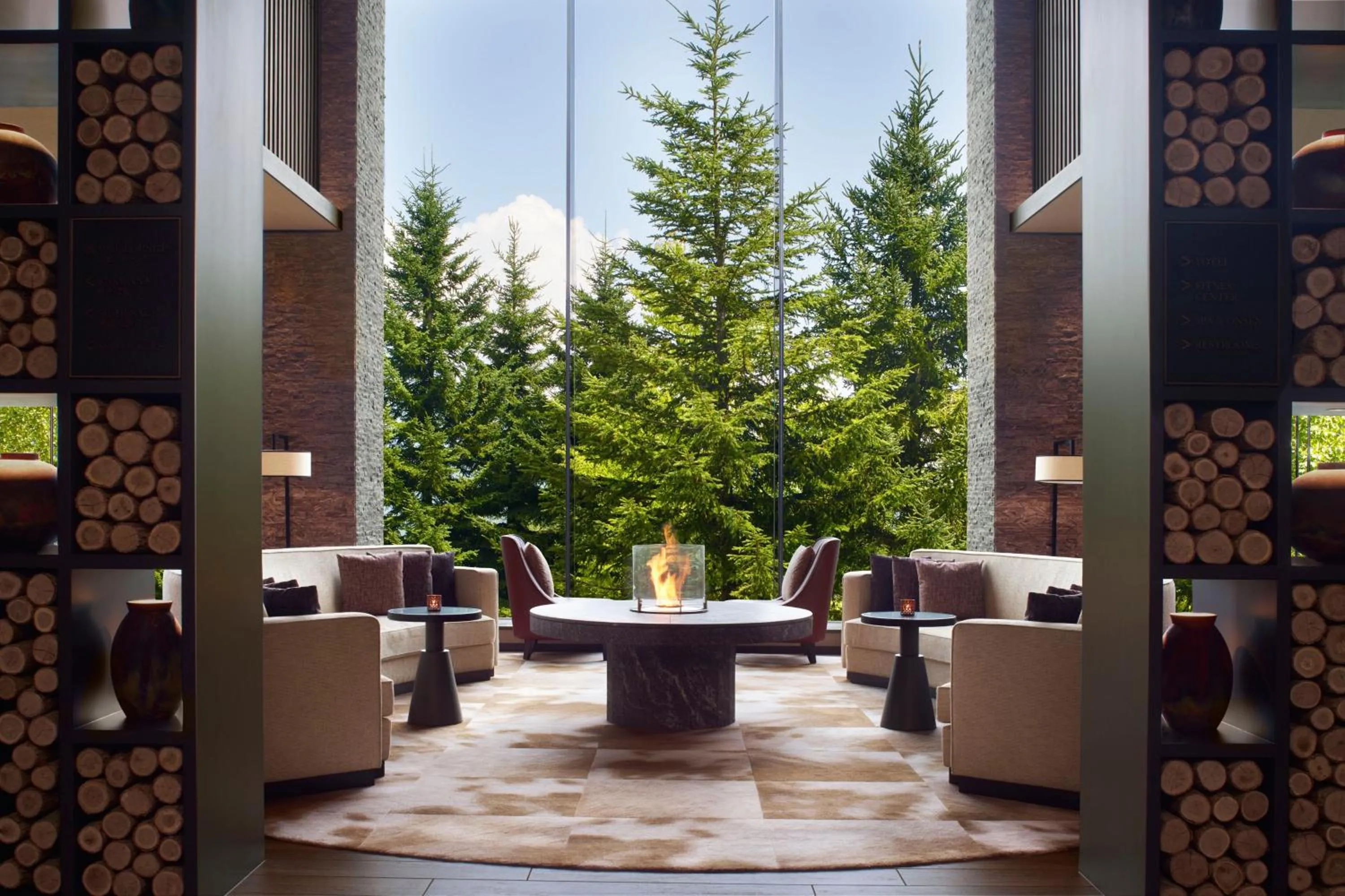 Lobby or reception in Higashiyama Niseko Village, a Ritz-Carlton Reserve
