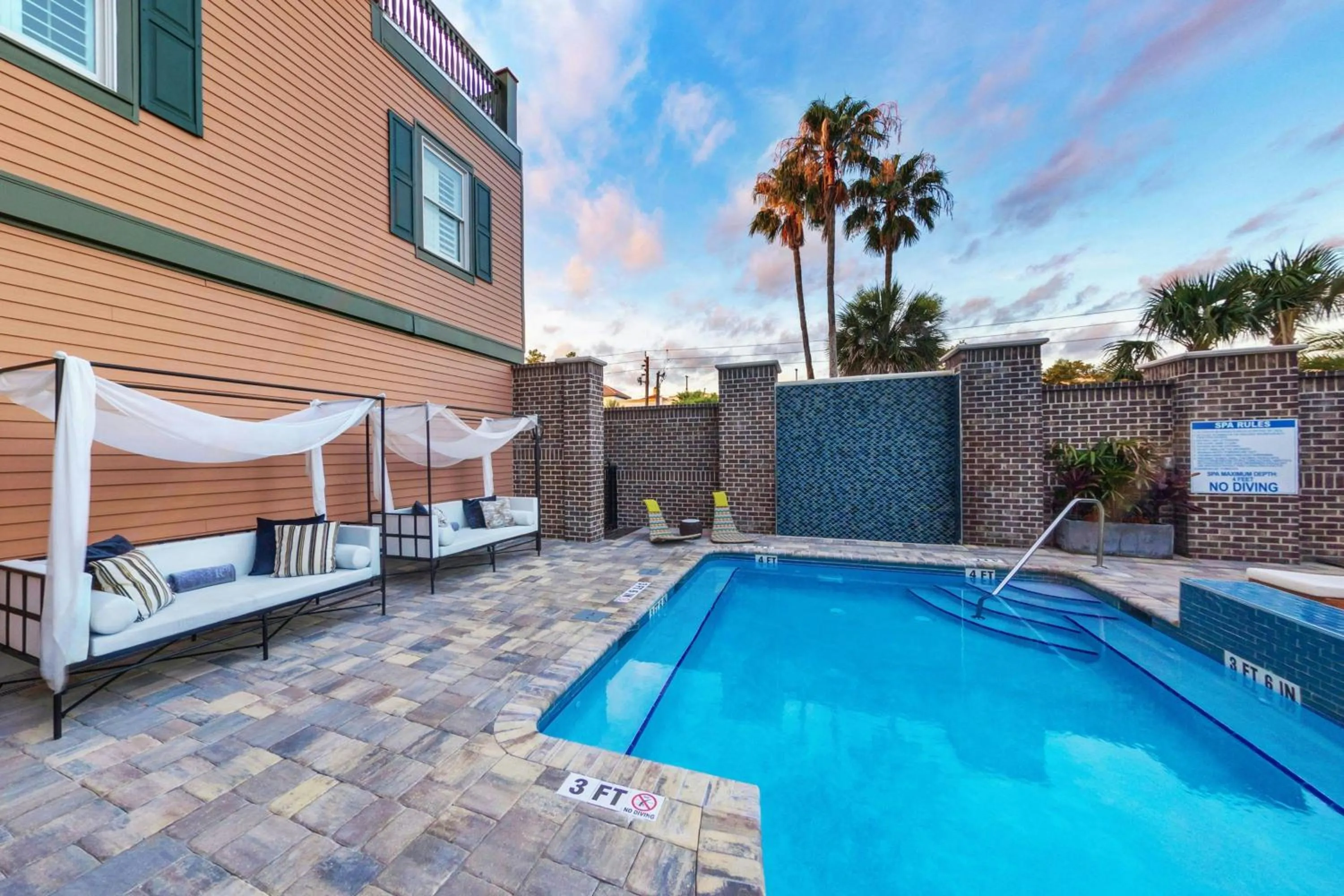 Swimming pool in Renaissance St. Augustine Historic Downtown Hotel