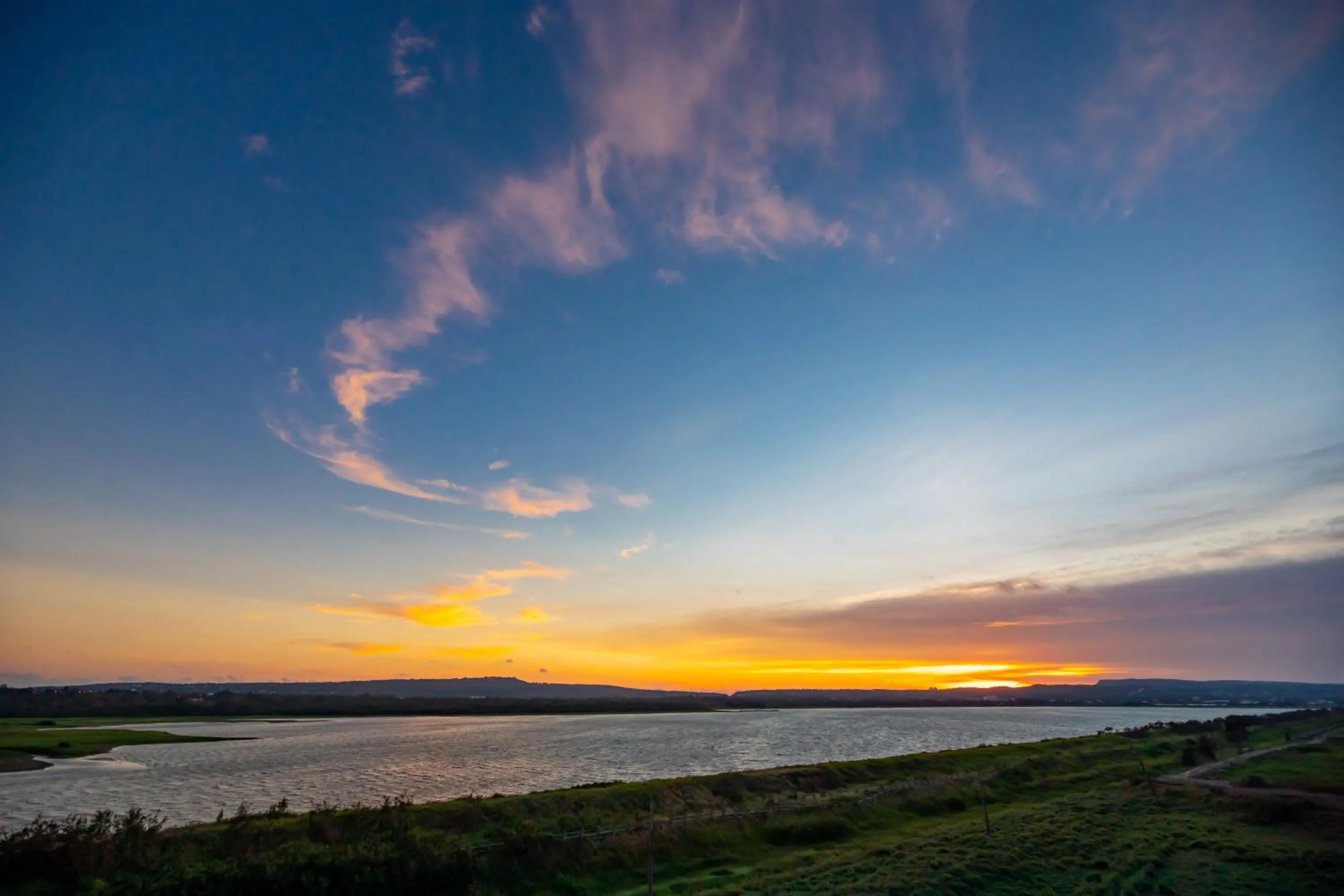 Natural landscape in Lovestar Lakeside Hotel - Starlight Building