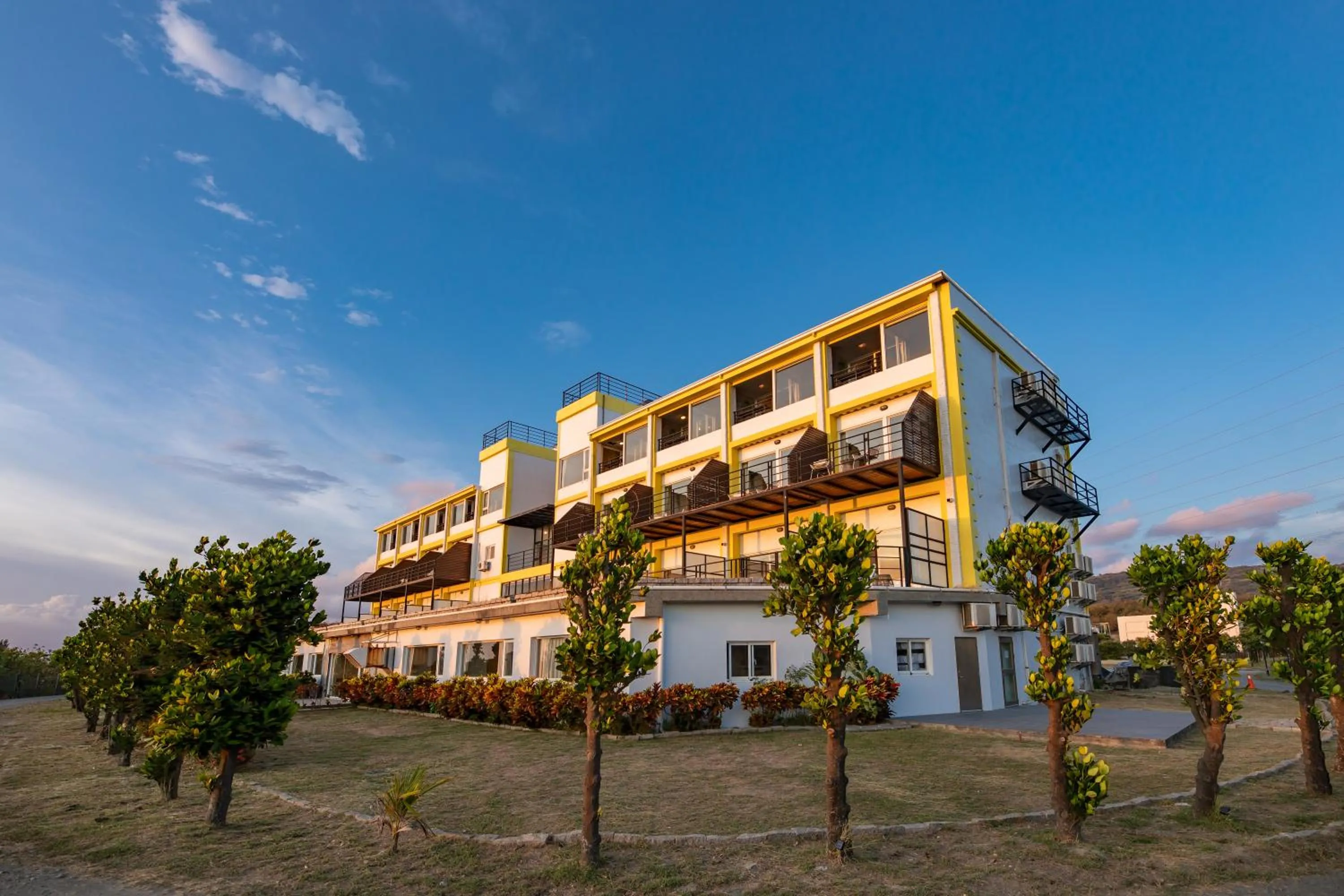 Property building in Lovestar Lakeside Hotel - Starlight Building