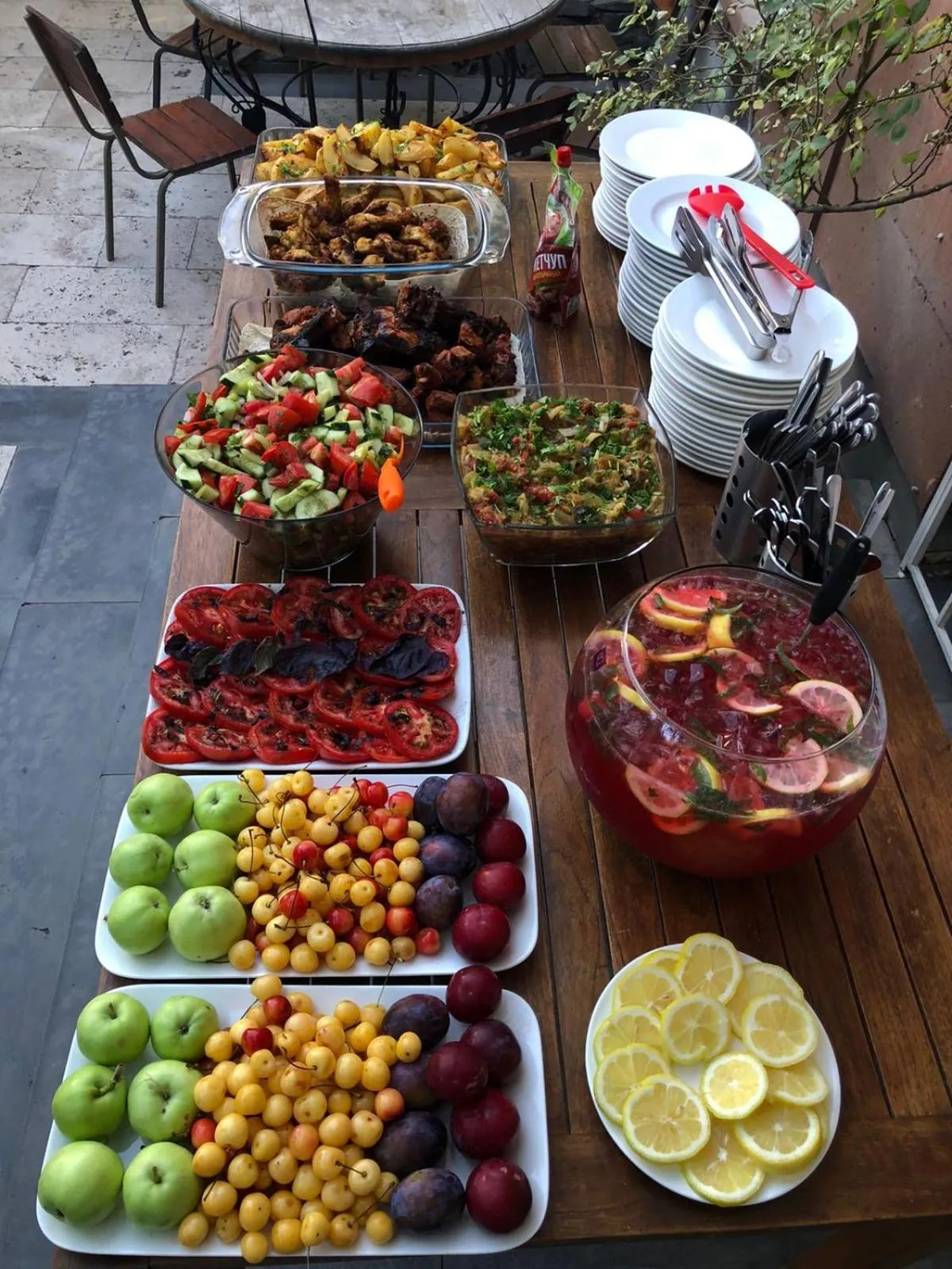 Food and drinks in JR's House