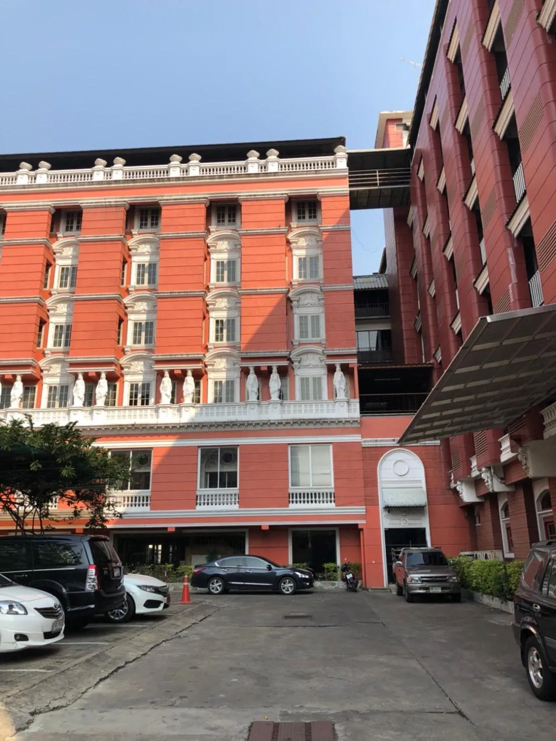 Area and facilities in Suda Palace