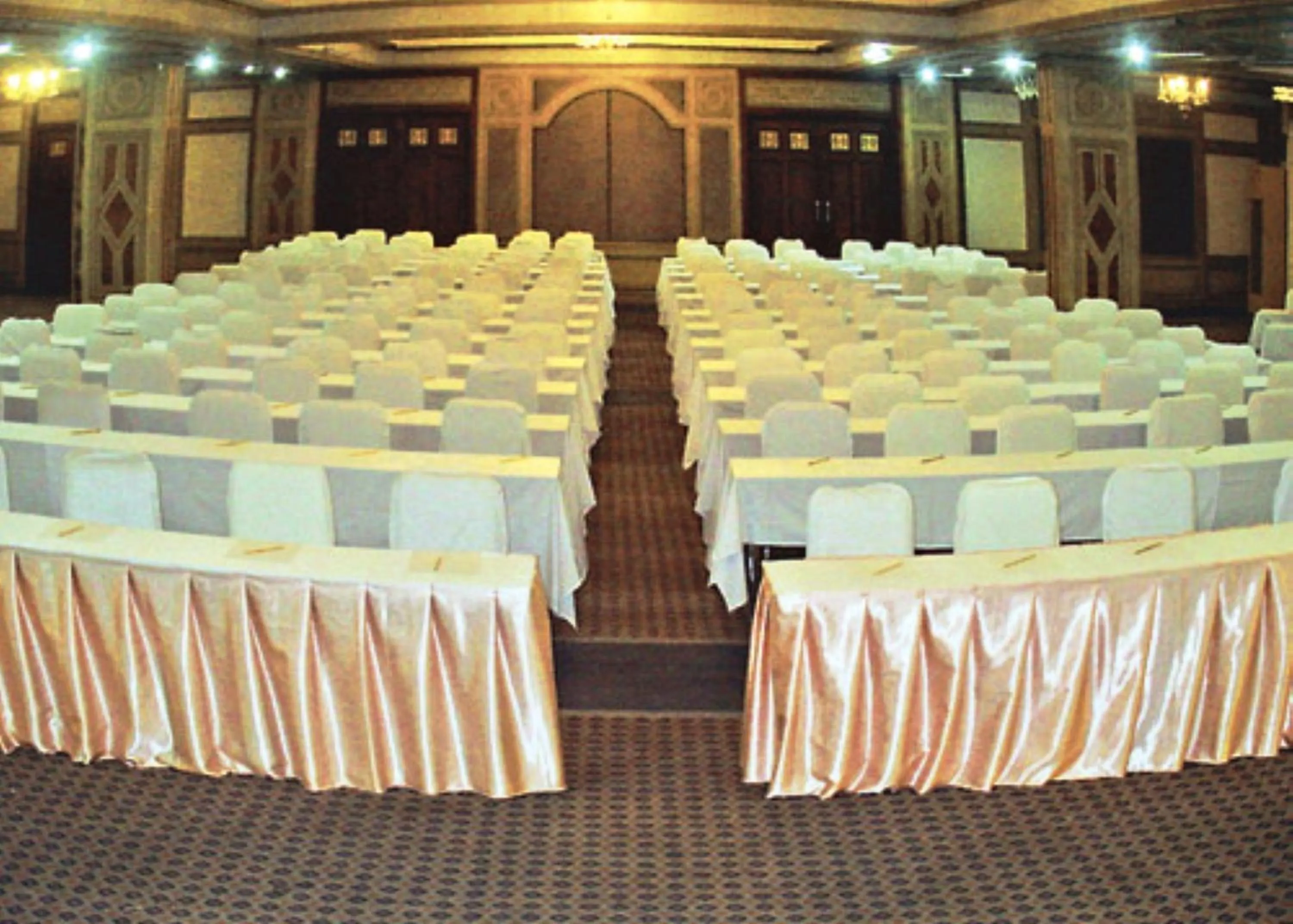 Business facilities in Suda Palace