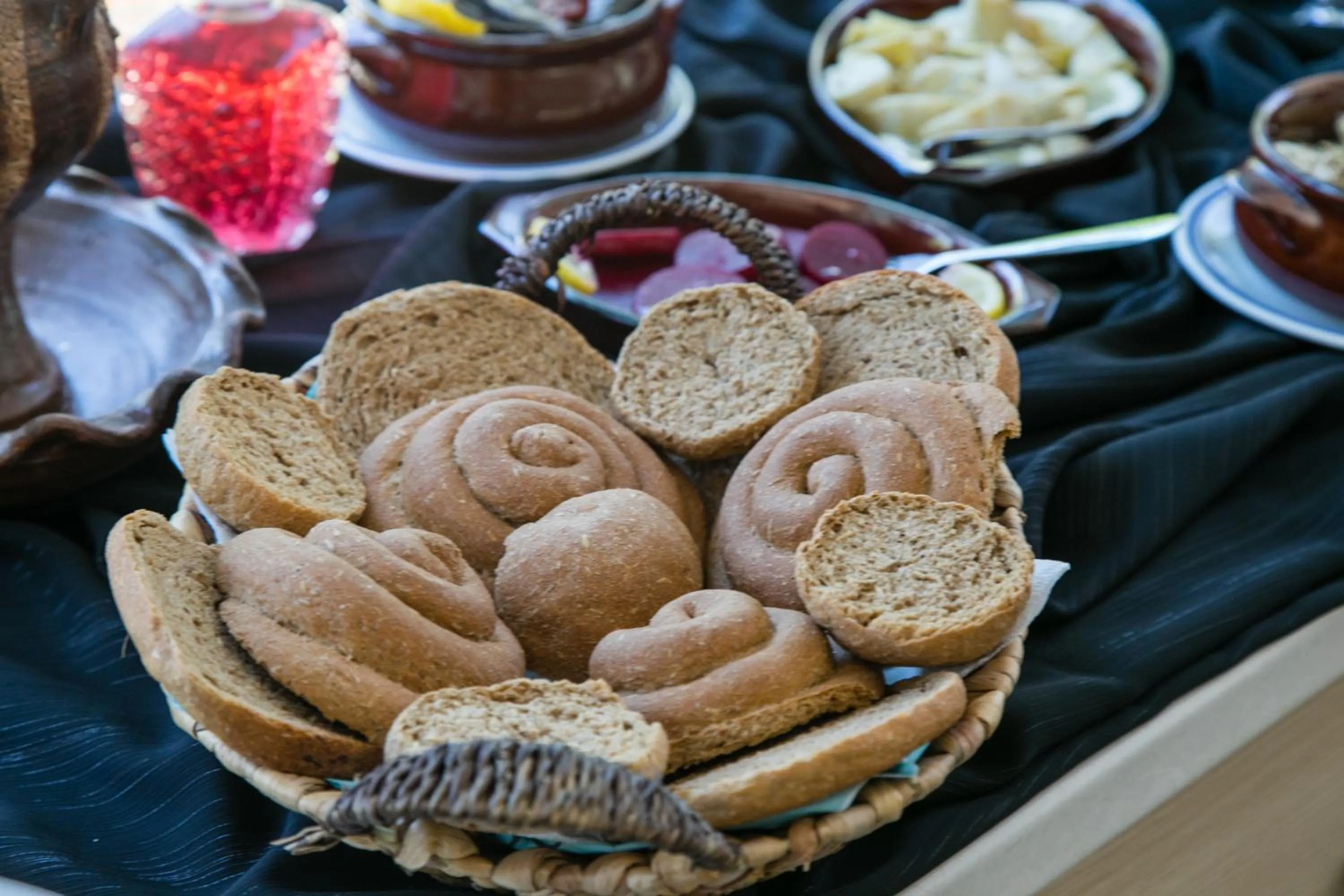 Restaurant/places to eat in Resol Hotel