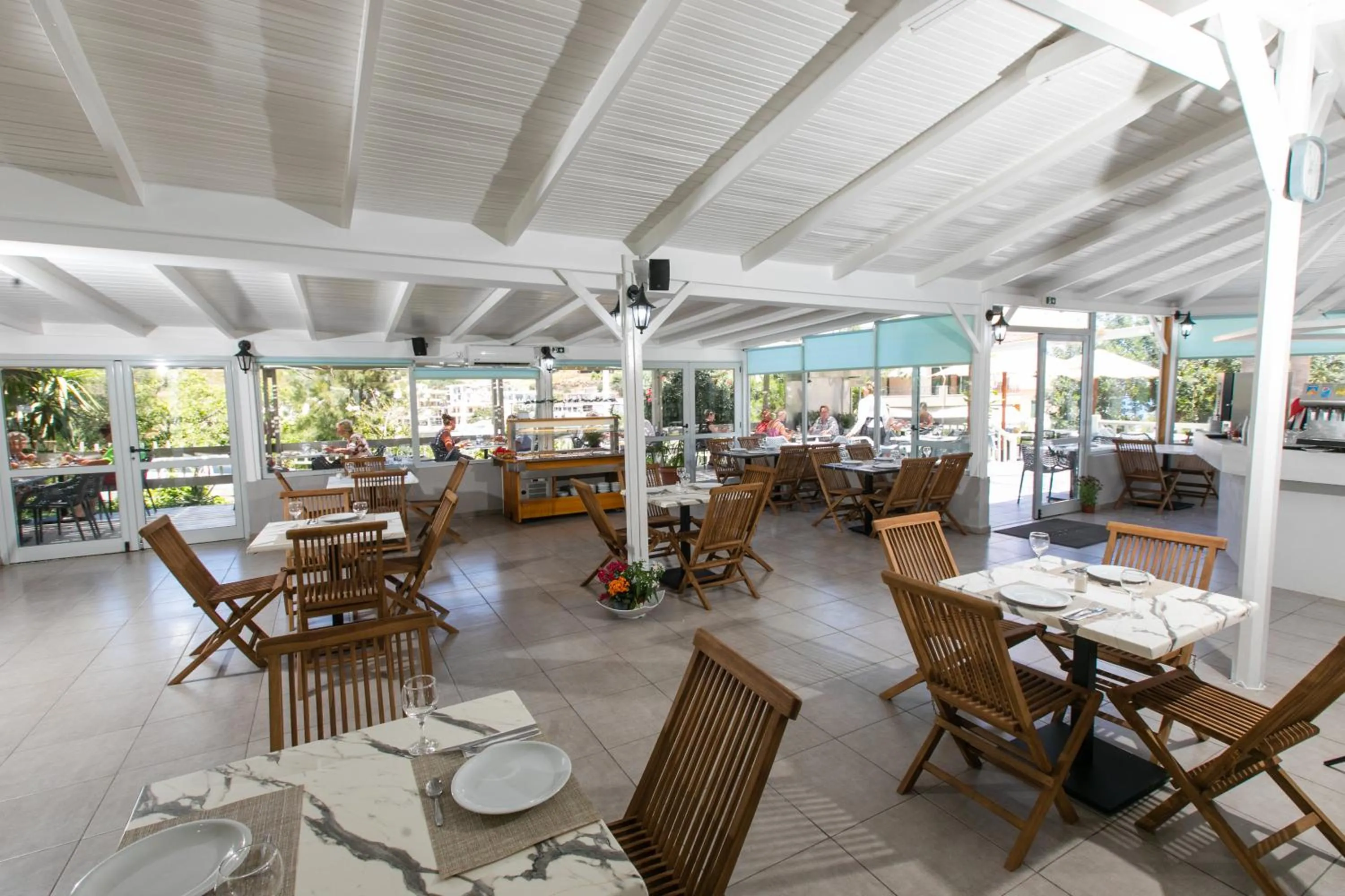 Restaurant/places to eat in Resol Hotel