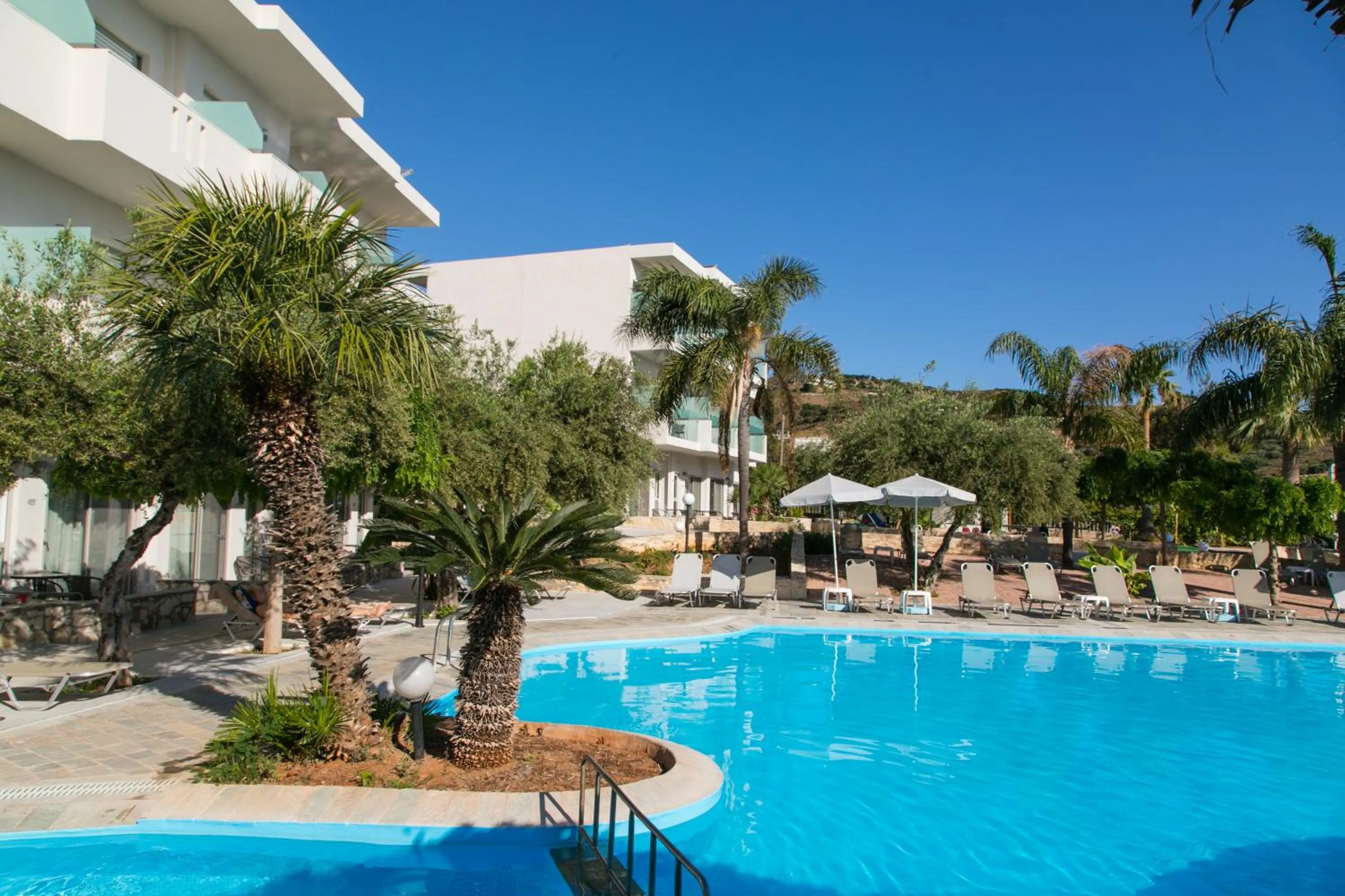 Swimming pool in Resol Hotel