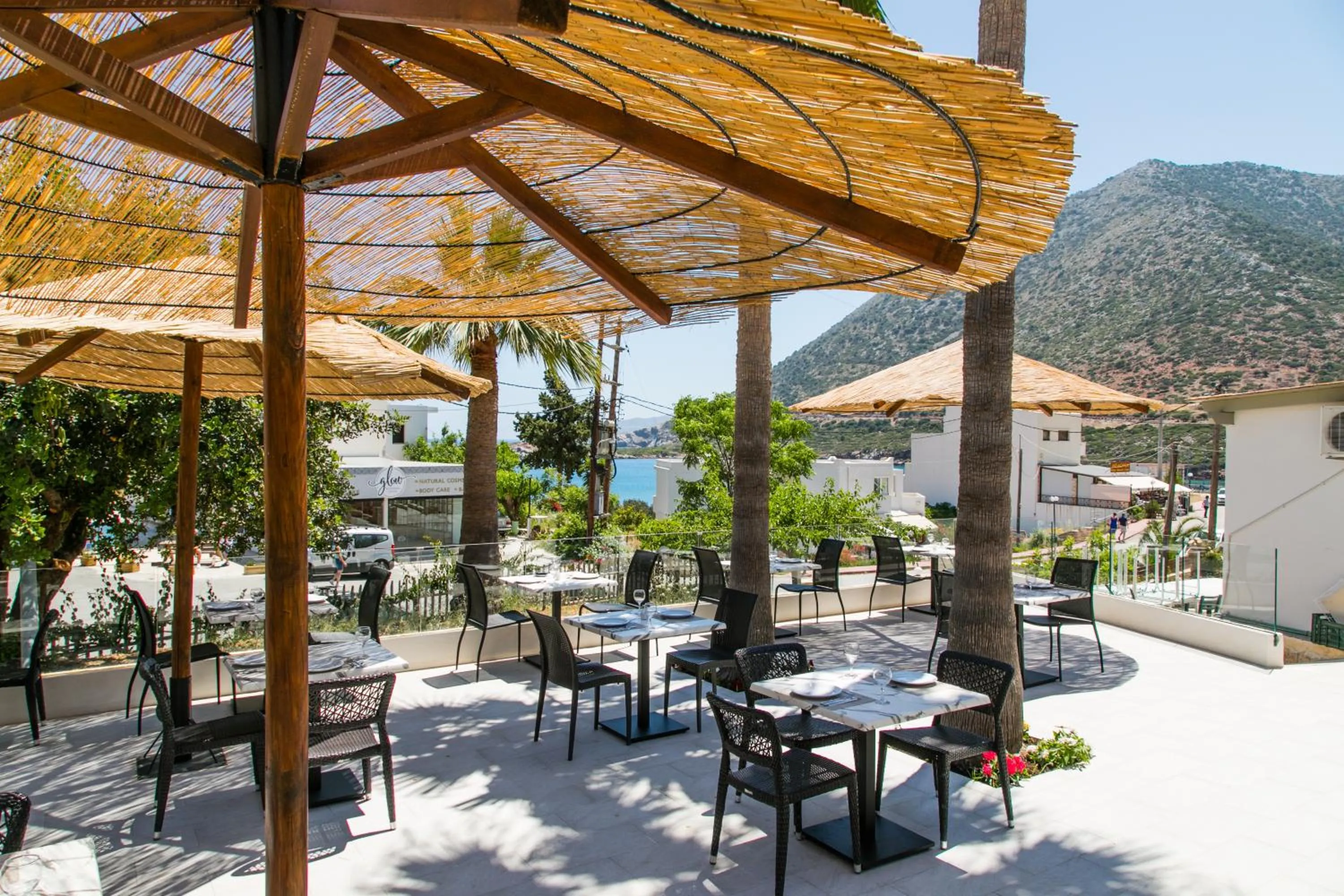 Restaurant/places to eat in Resol Hotel