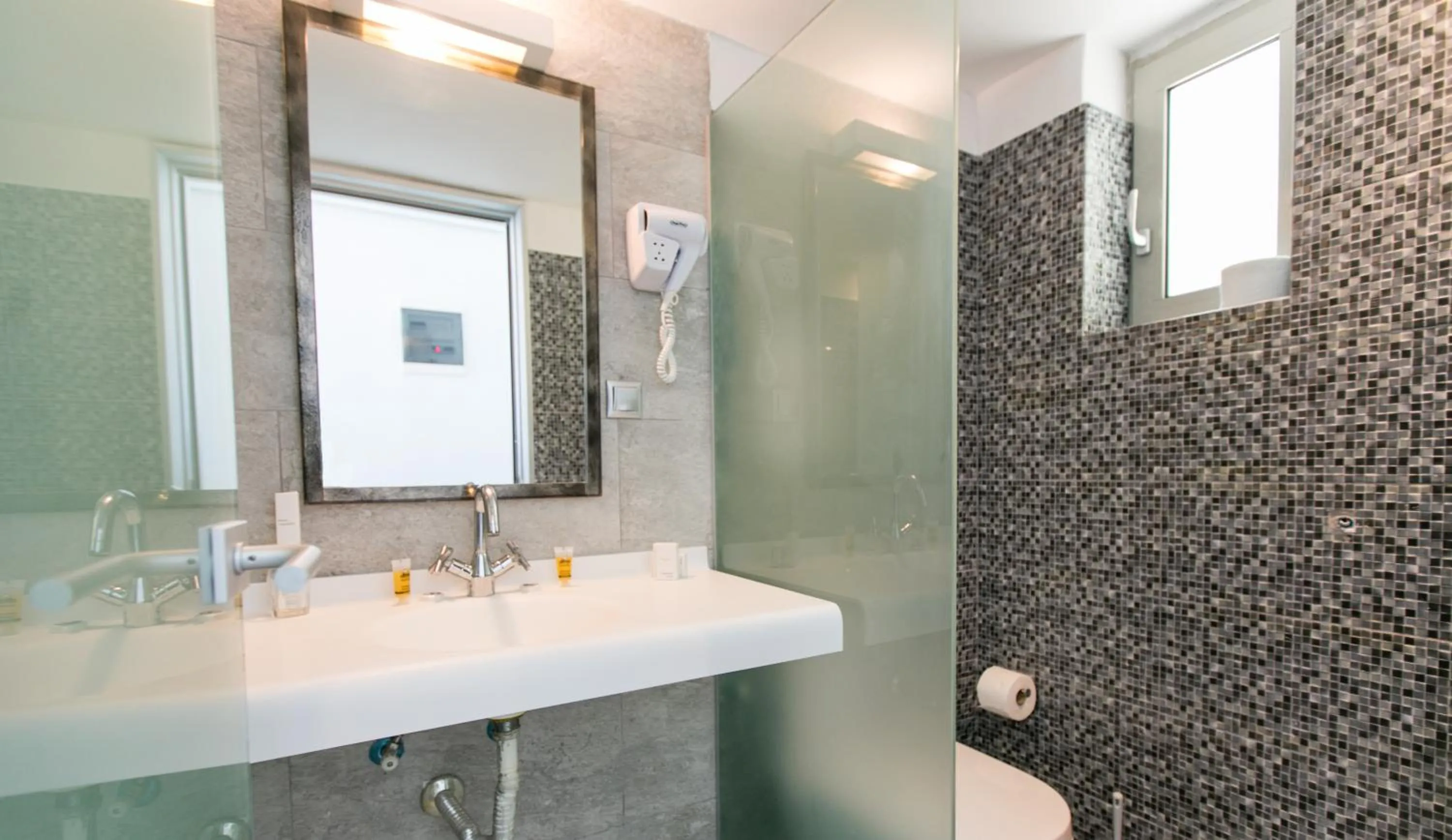 Shower in Resol Hotel