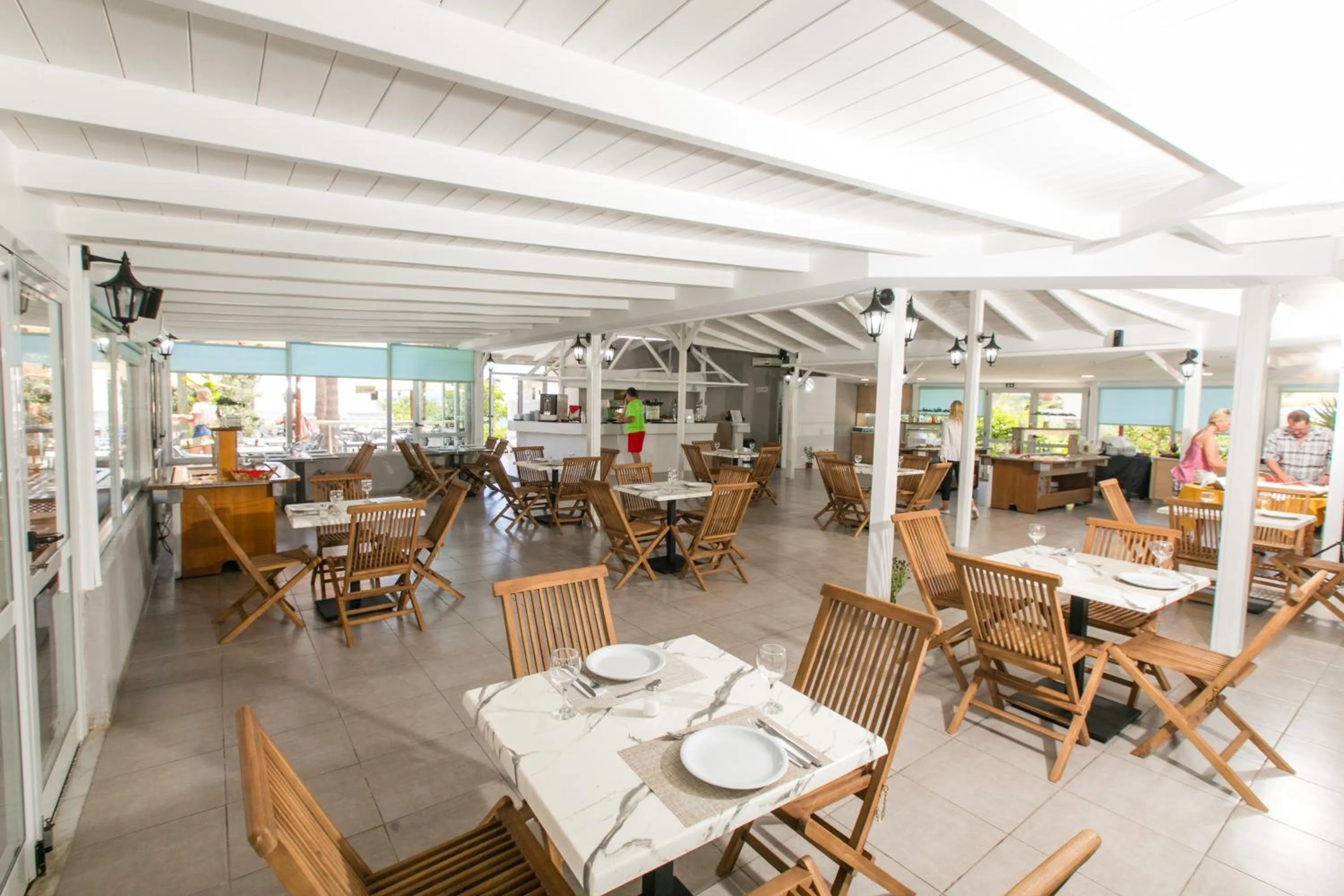 Restaurant/places to eat in Resol Hotel