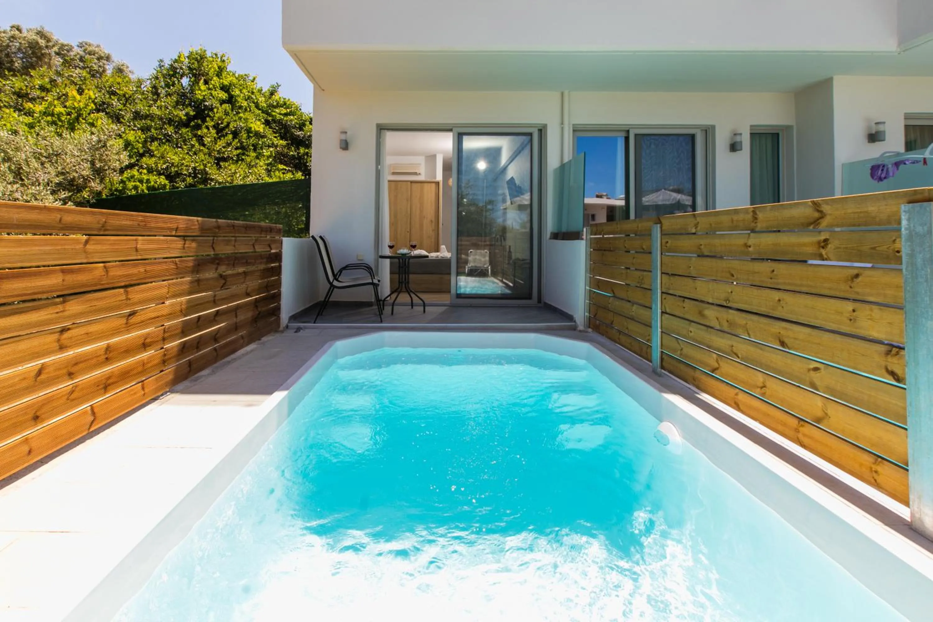 Swimming pool in Resol Hotel