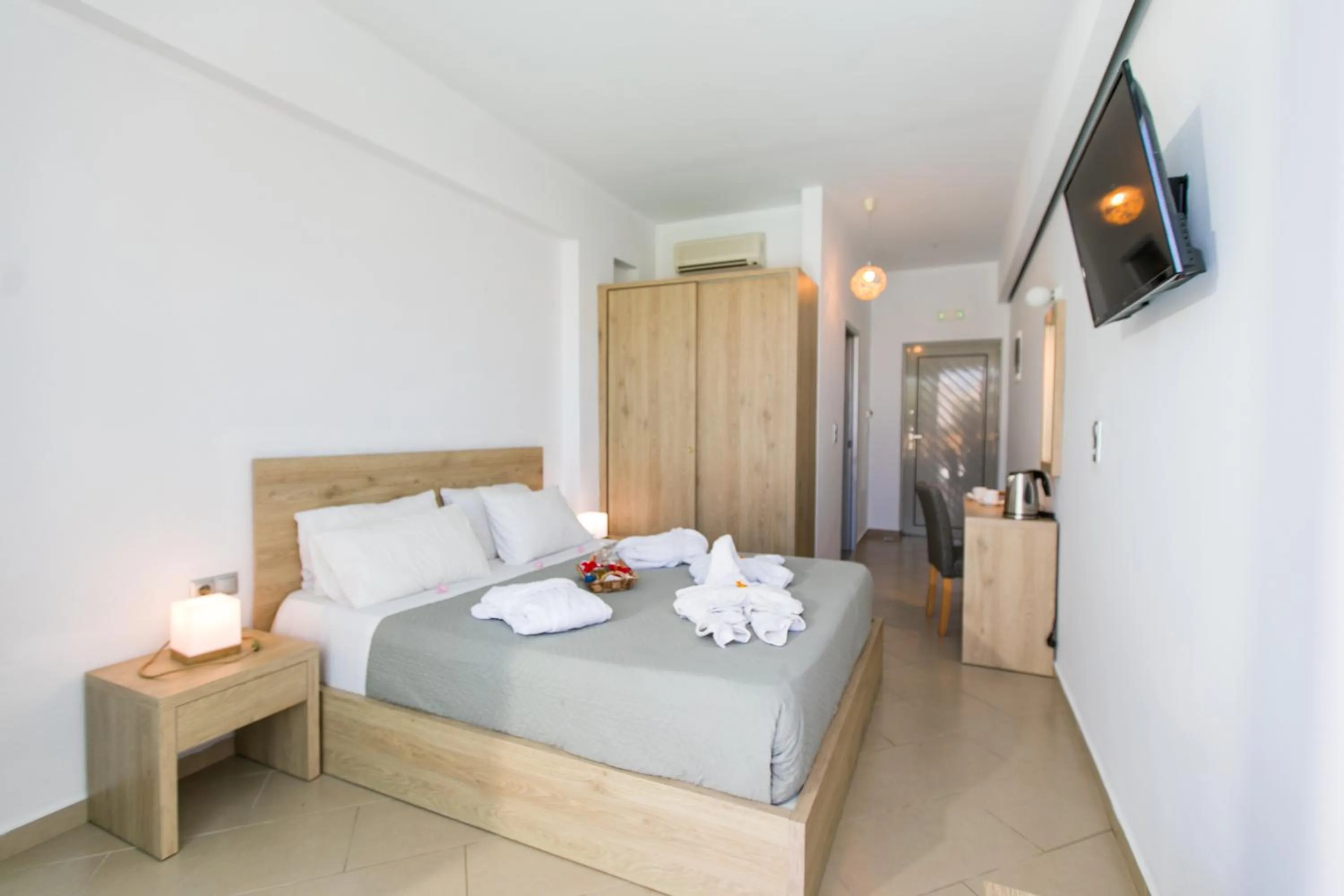 Photo of the whole room, Bed in Resol Hotel