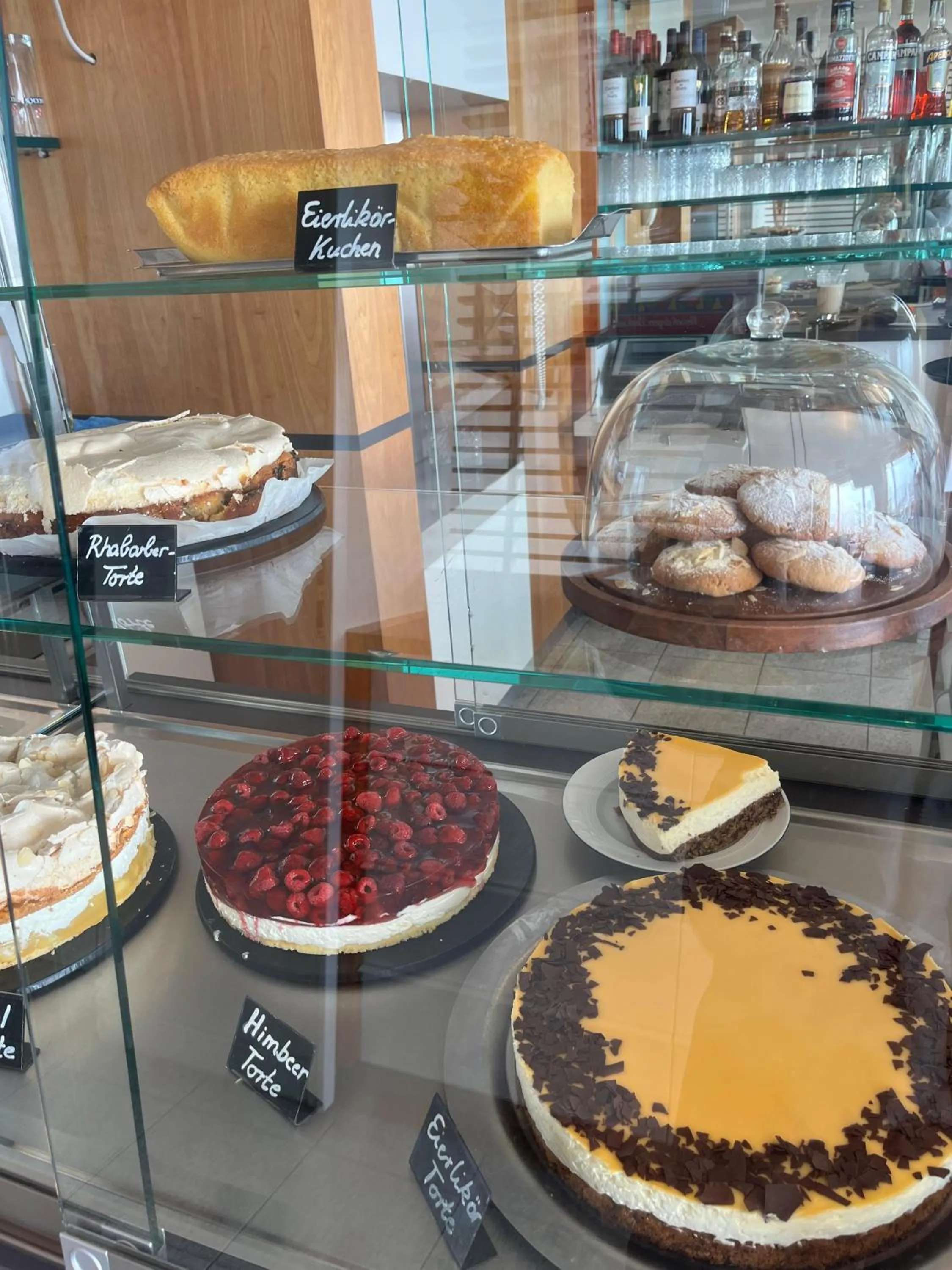 Restaurant/places to eat in Hanseat