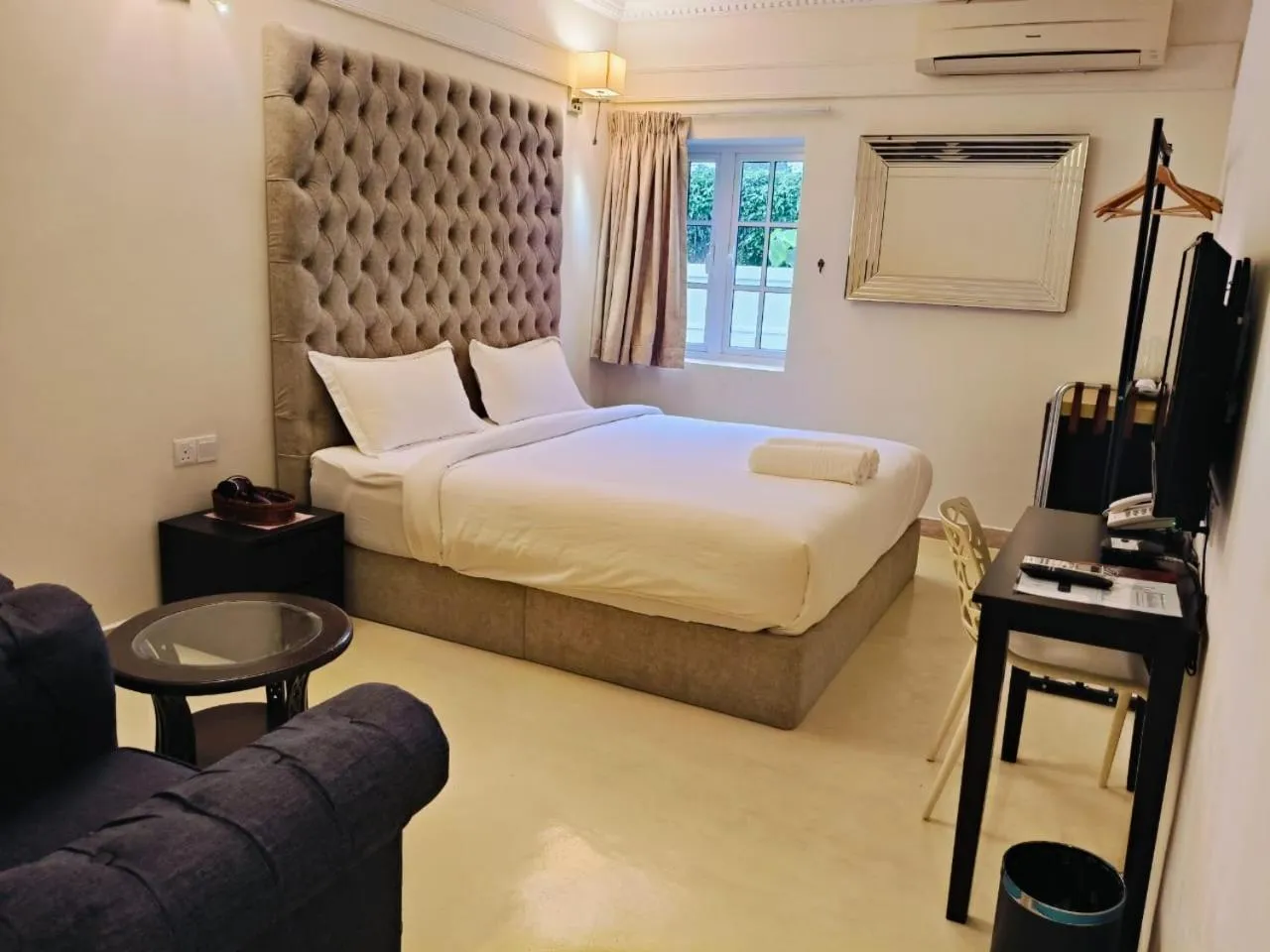 Bed in Seriental Hotel I check in 3pm-11pm only