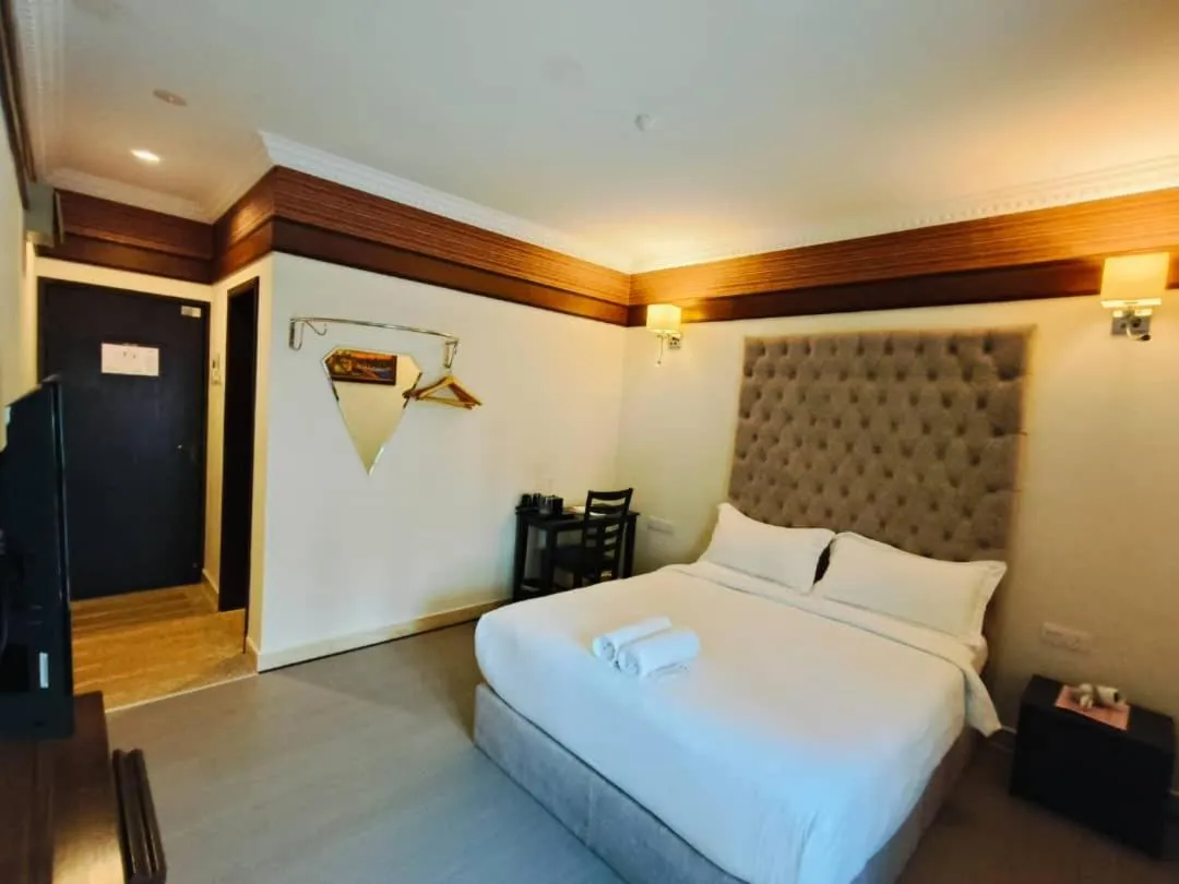 Bed in Seriental Hotel I check in 3pm-11pm only