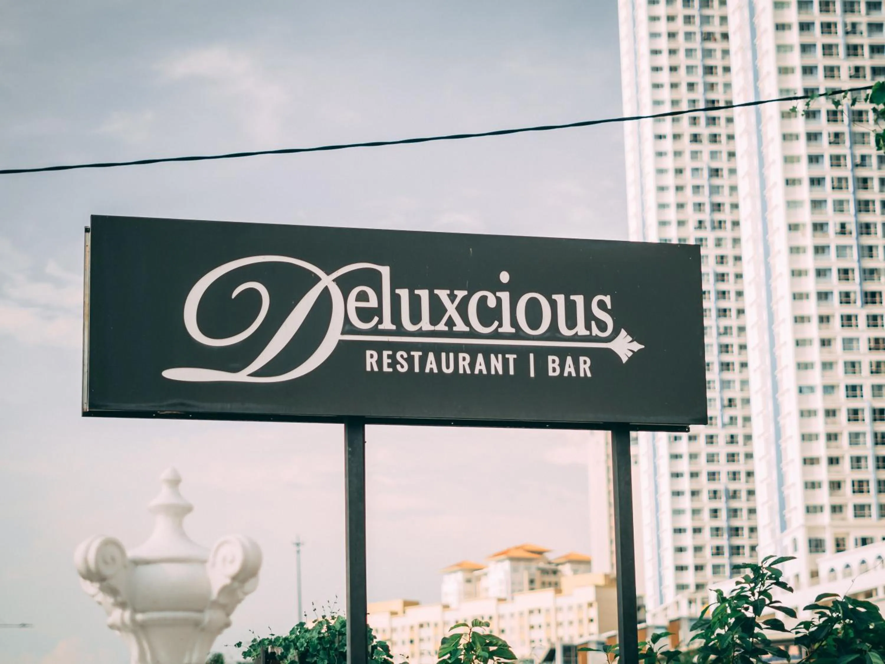 Restaurant/places to eat in Seriental Hotel I check in 3pm-11pm only