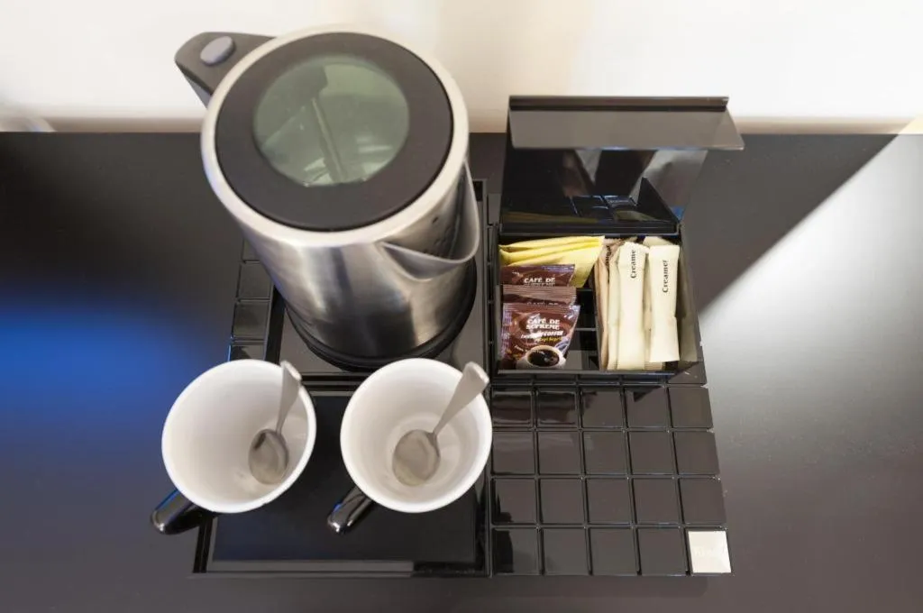 Coffee/tea facilities in Seriental Hotel I check in 3pm-11pm only