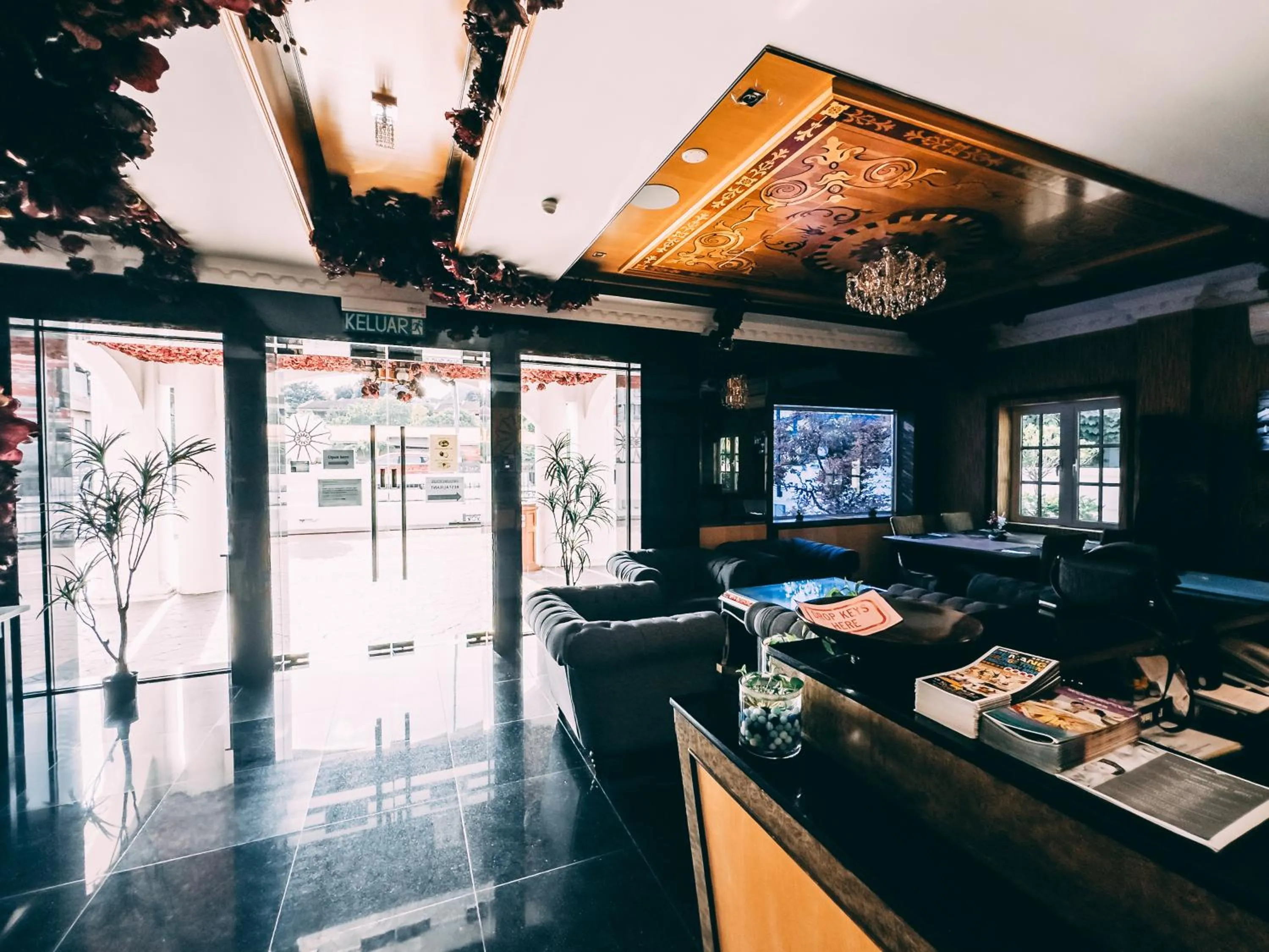 Lobby or reception in Seriental Hotel I check in 3pm-11pm only