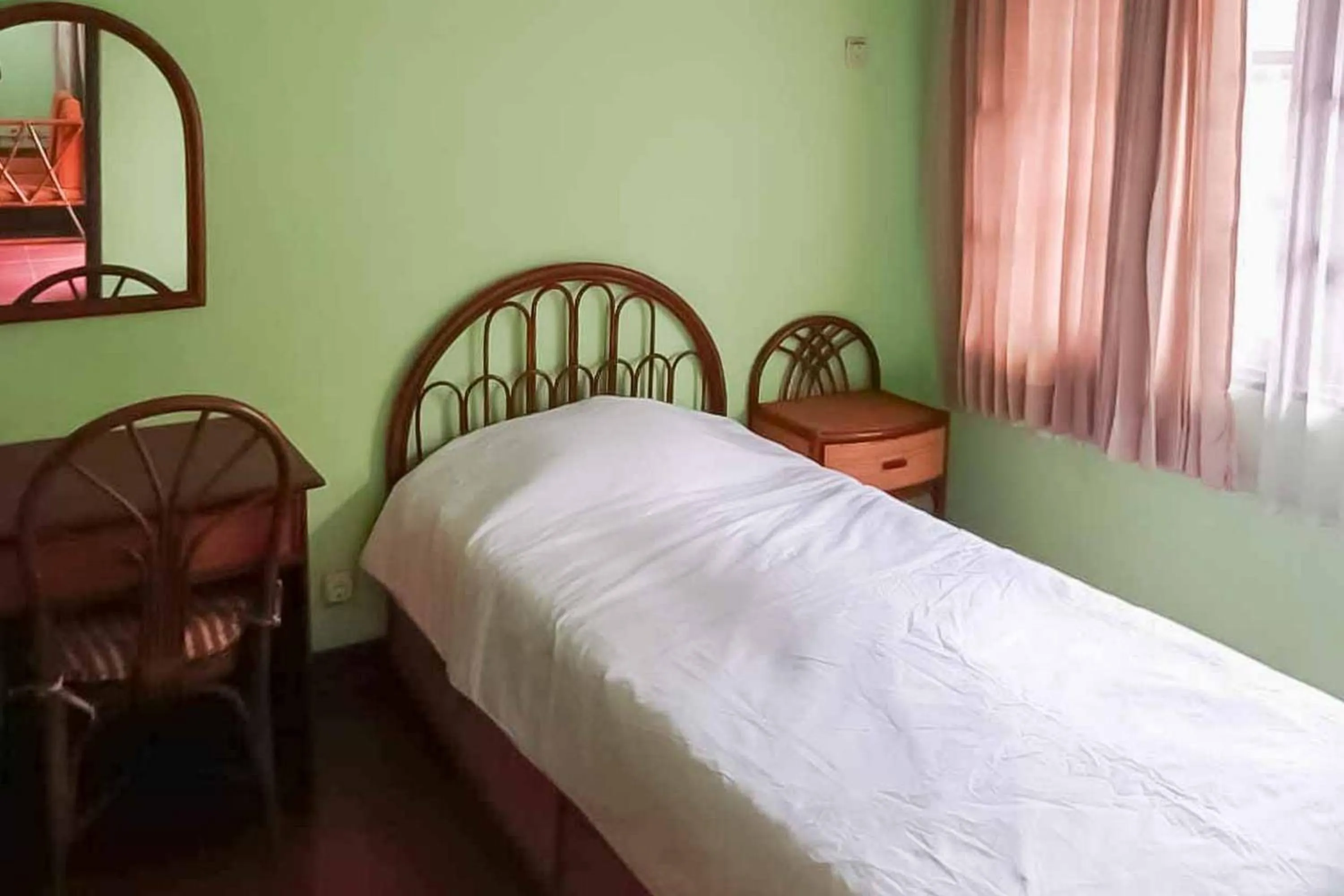 Bed in RedDoorz Plus near Tugu Mercusuar Anyer