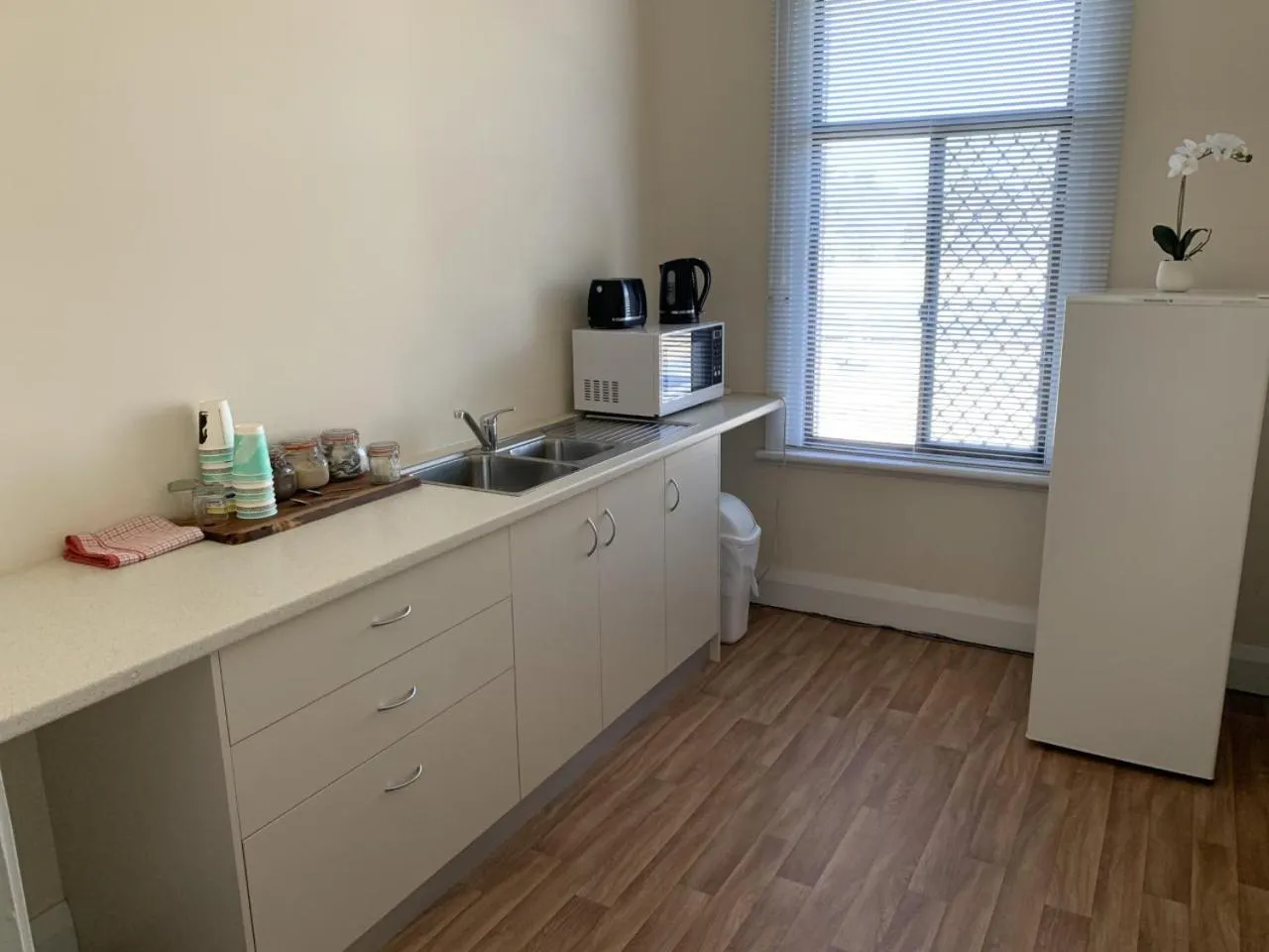 Kitchen or kitchenette in Donnybrook Hotel WA