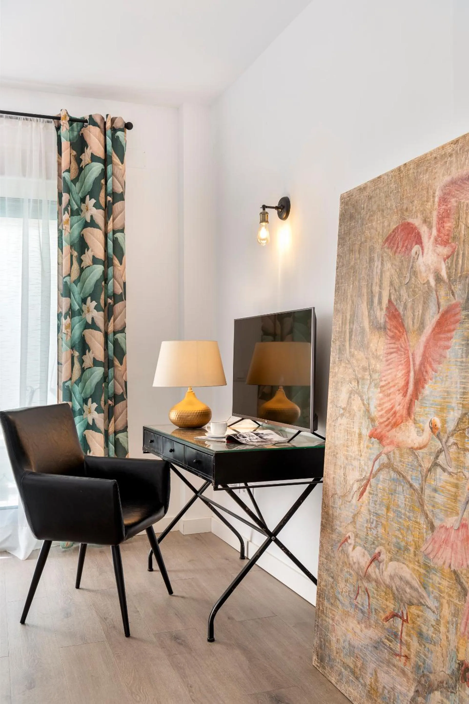 TV and multimedia in Casa Triana 1888 Suites by Época