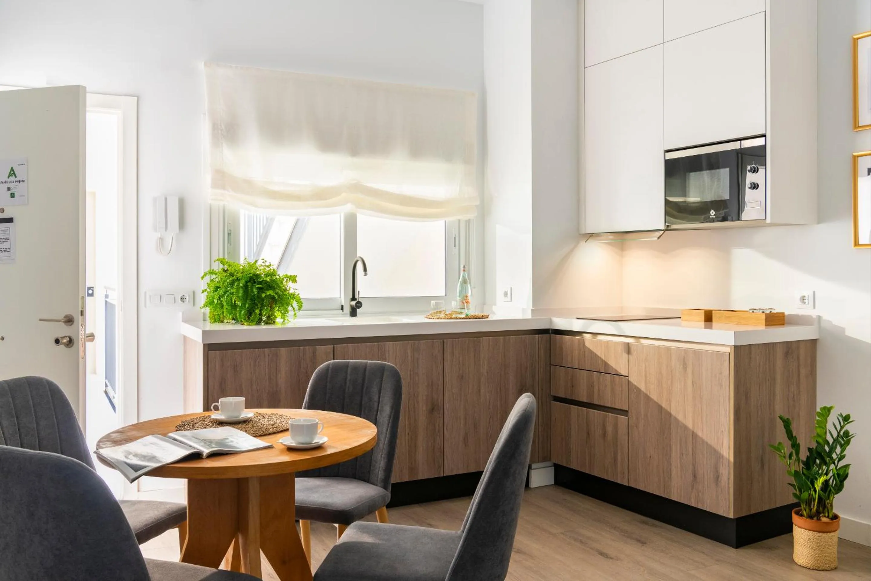 Kitchen or kitchenette in Casa Triana 1888 Suites by Época