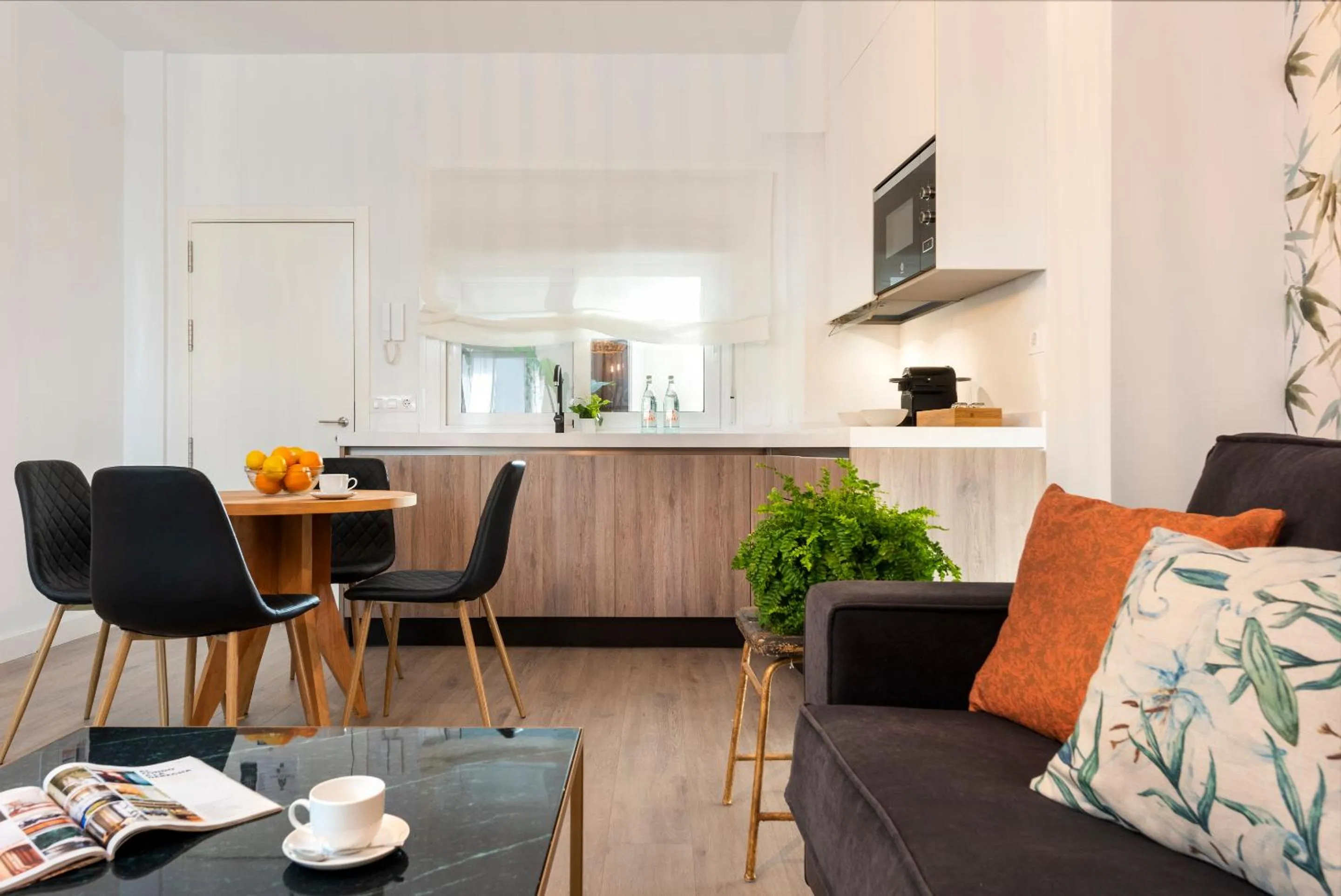 Kitchen or kitchenette in Casa Triana 1888 Suites by Época