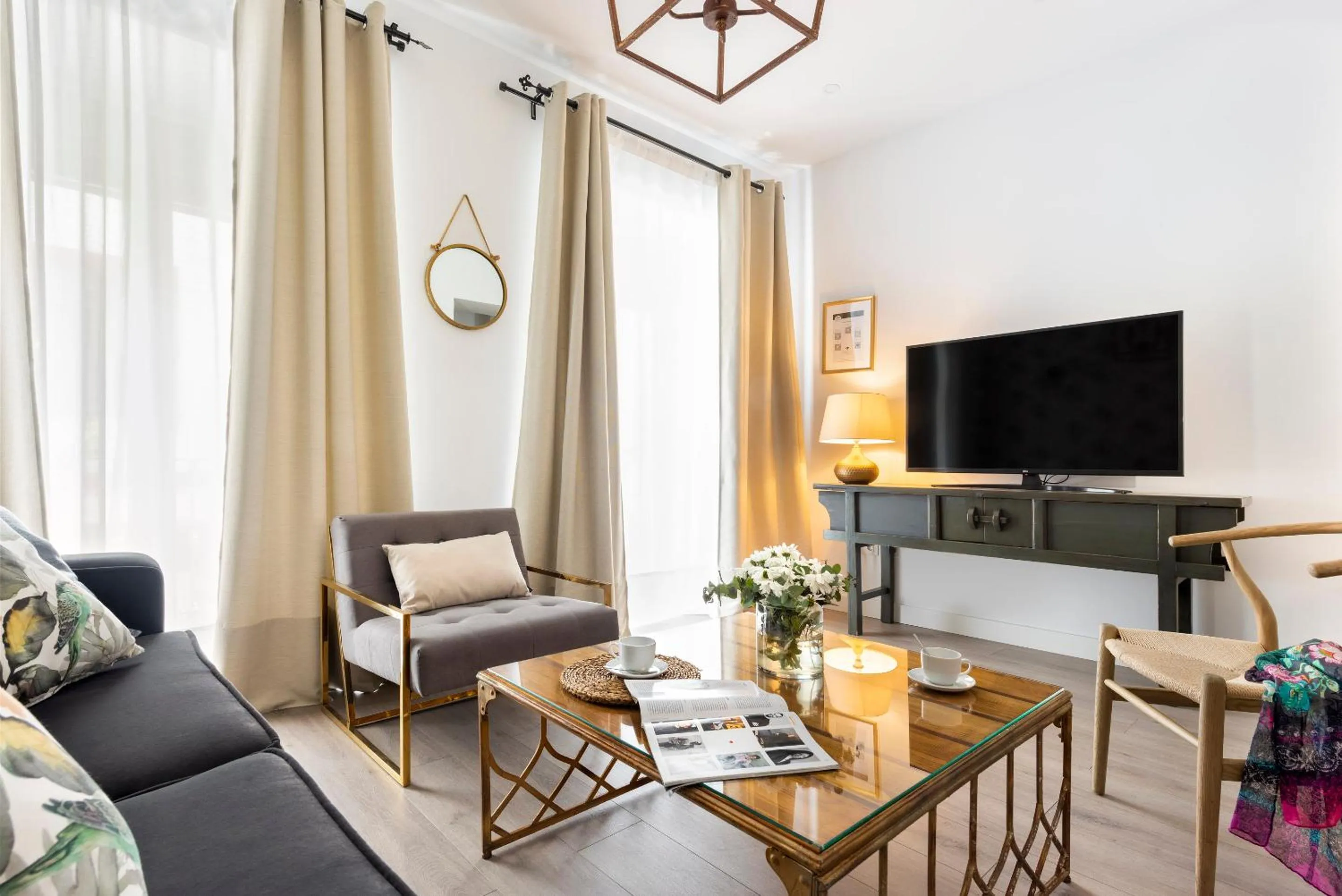 TV and multimedia in Casa Triana 1888 Suites by Época