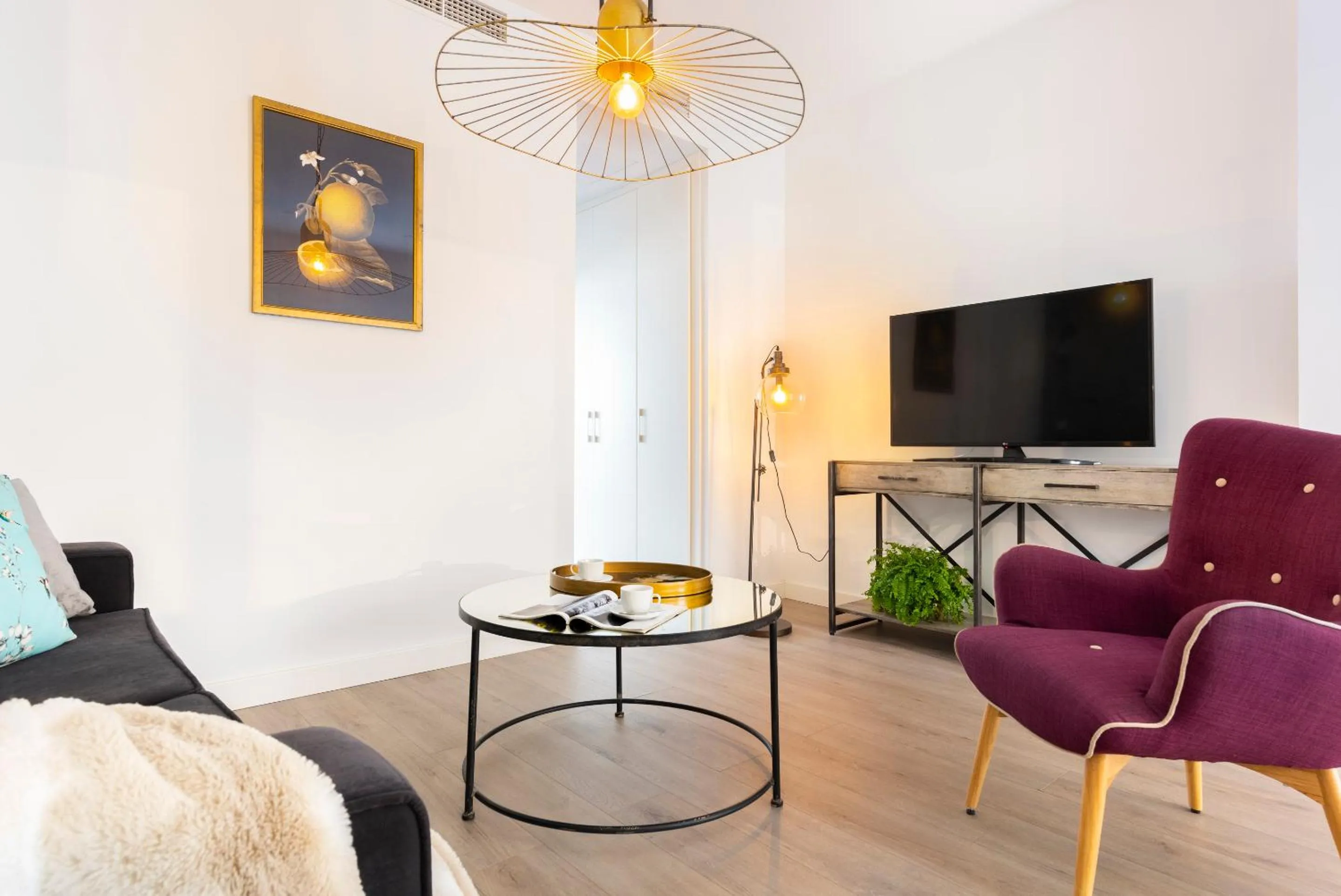 TV and multimedia in Casa Triana 1888 Suites by Época