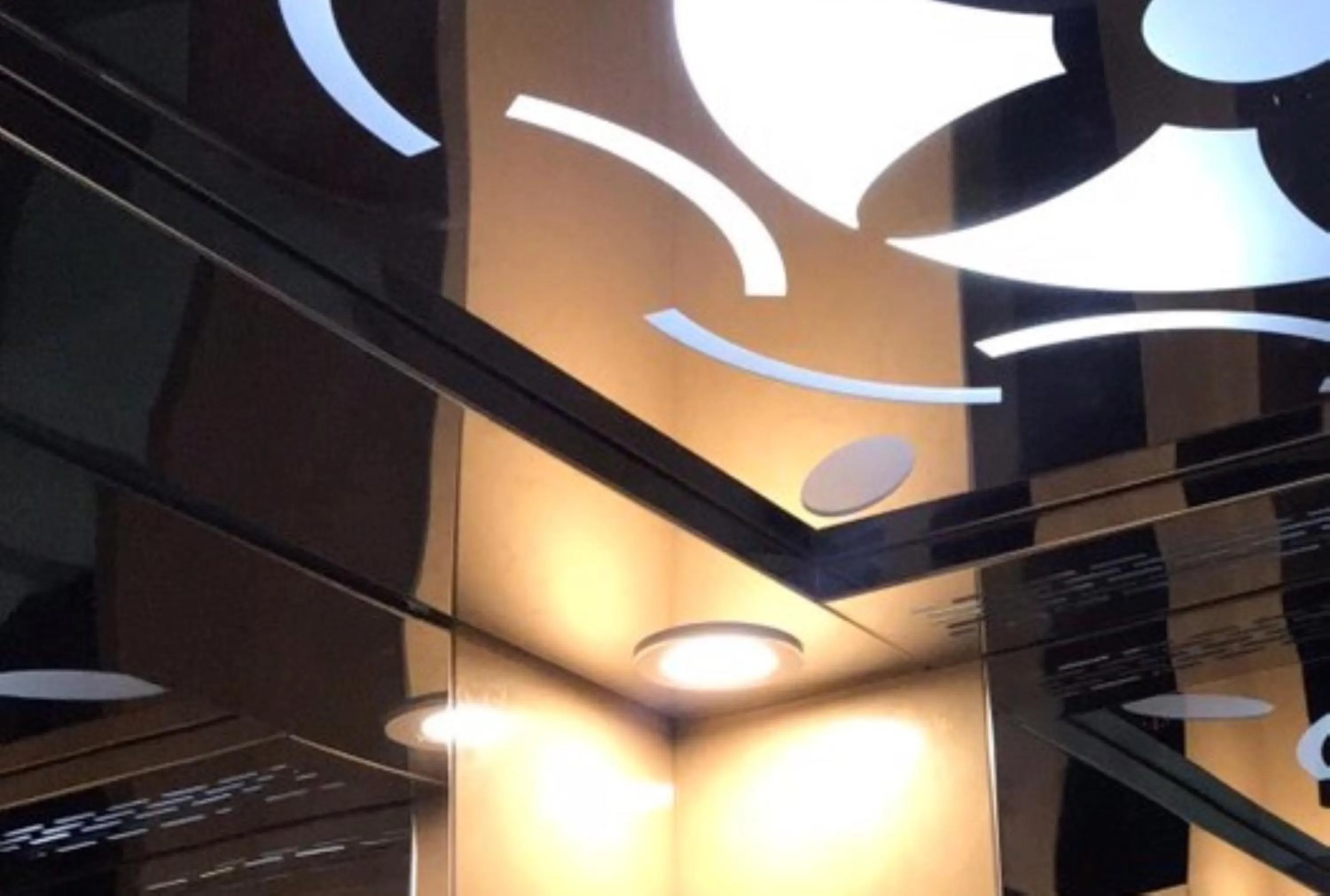 Decorative detail in Dung Khanh Motel