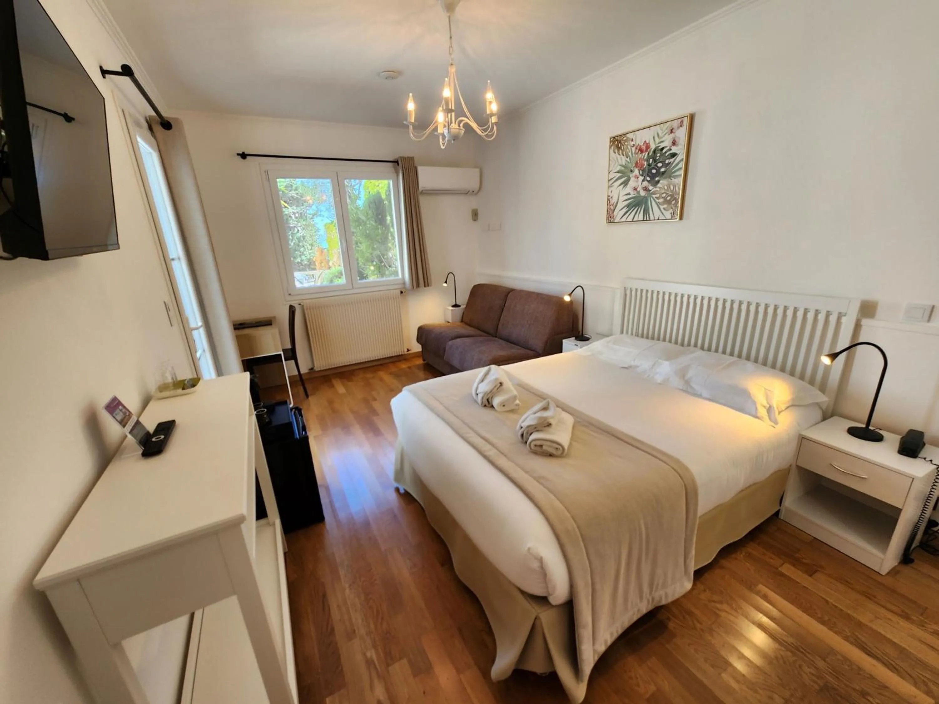Bedroom in Hôtel de Charme Brise Marine