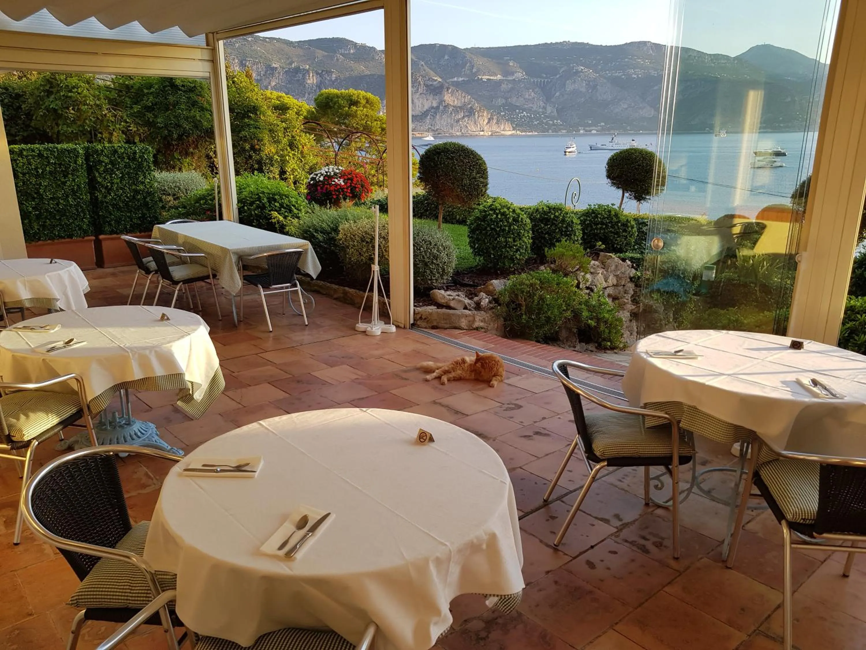 Buffet breakfast in Hôtel de Charme Brise Marine