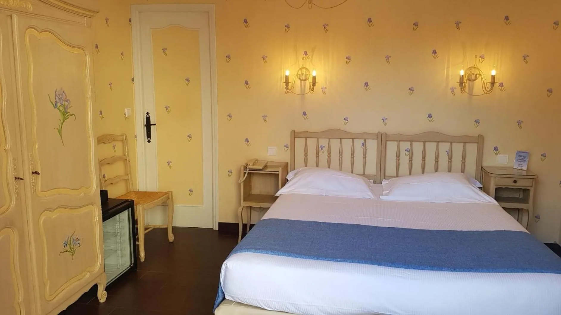 Bed in Hôtel de Charme Brise Marine