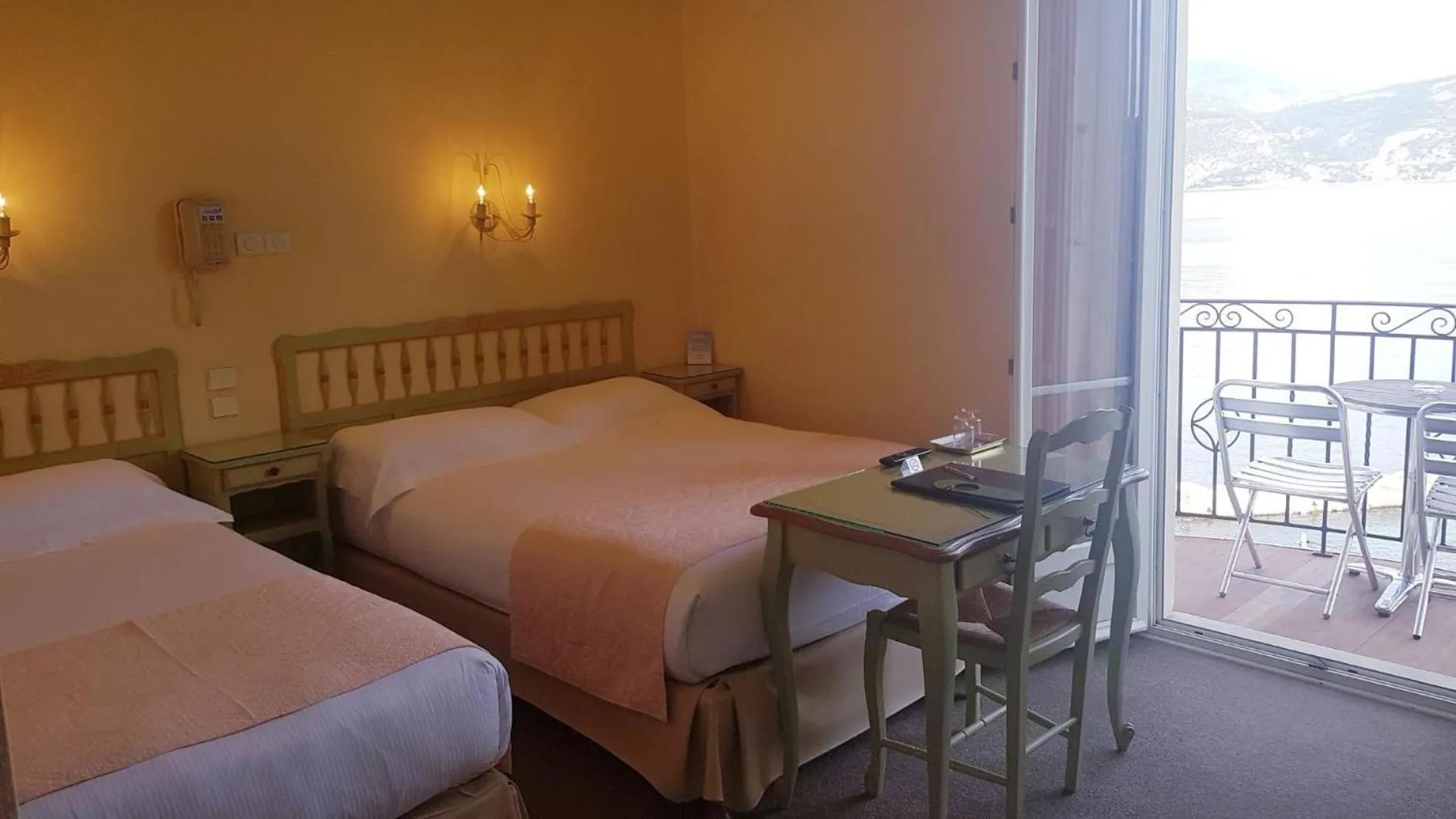 Bed in Hôtel de Charme Brise Marine