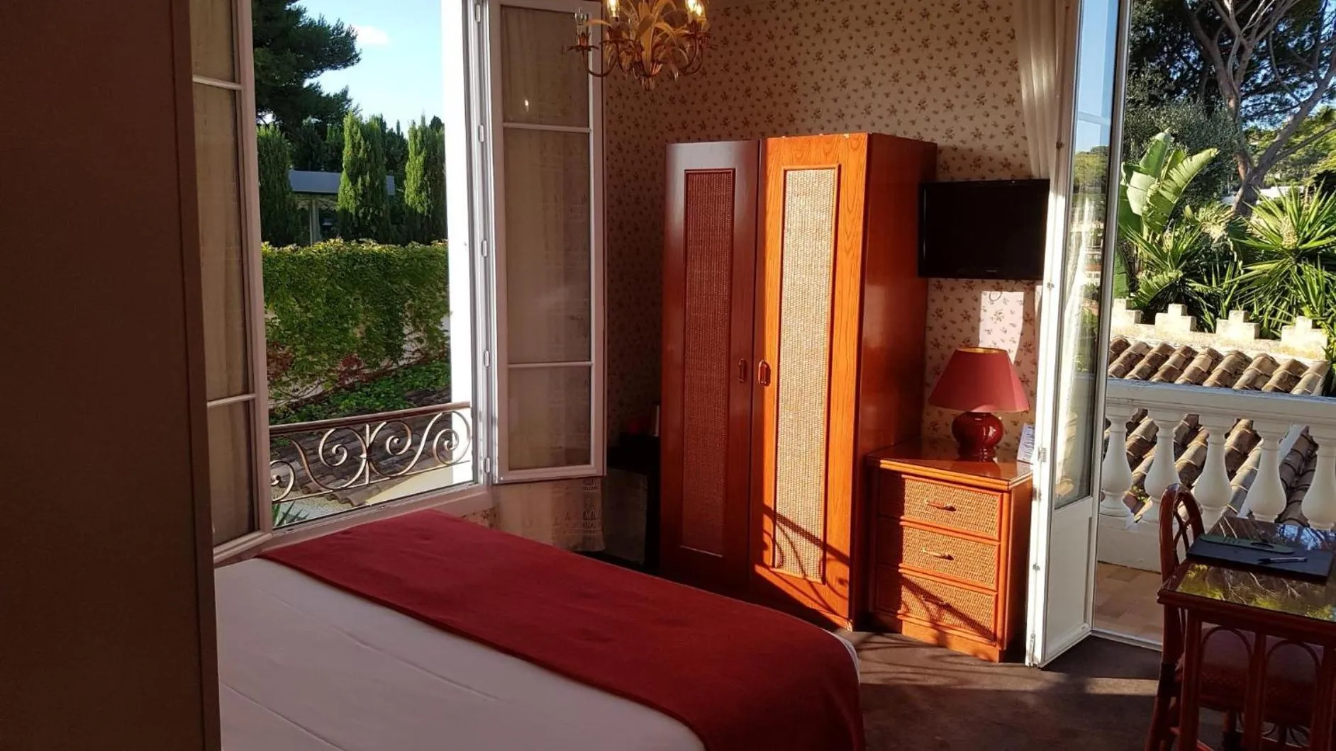 Bed in Hôtel de Charme Brise Marine