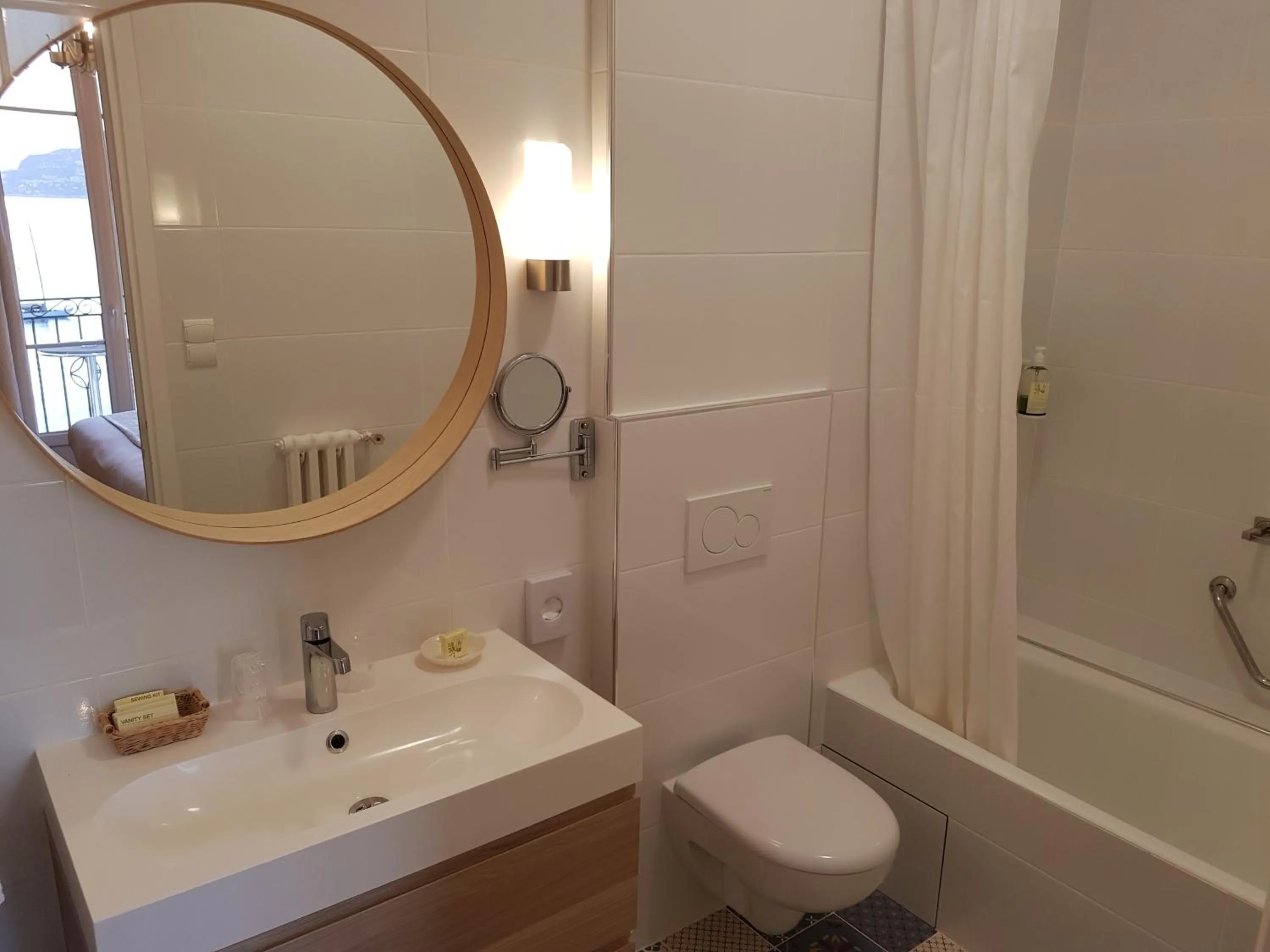 Bathroom in Hôtel de Charme Brise Marine