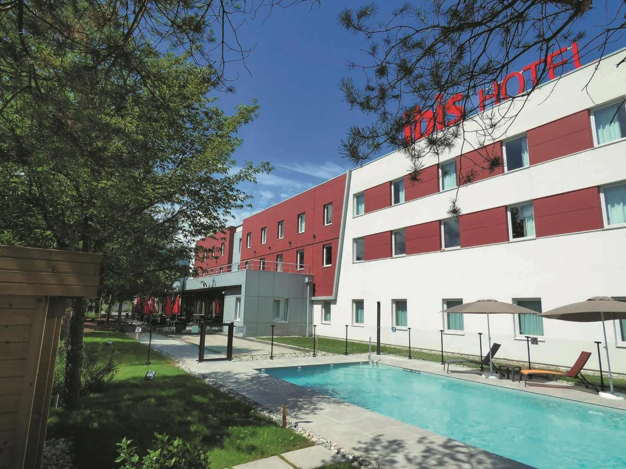 Pool view in Ibis Saint-Genis-Pouilly Genève