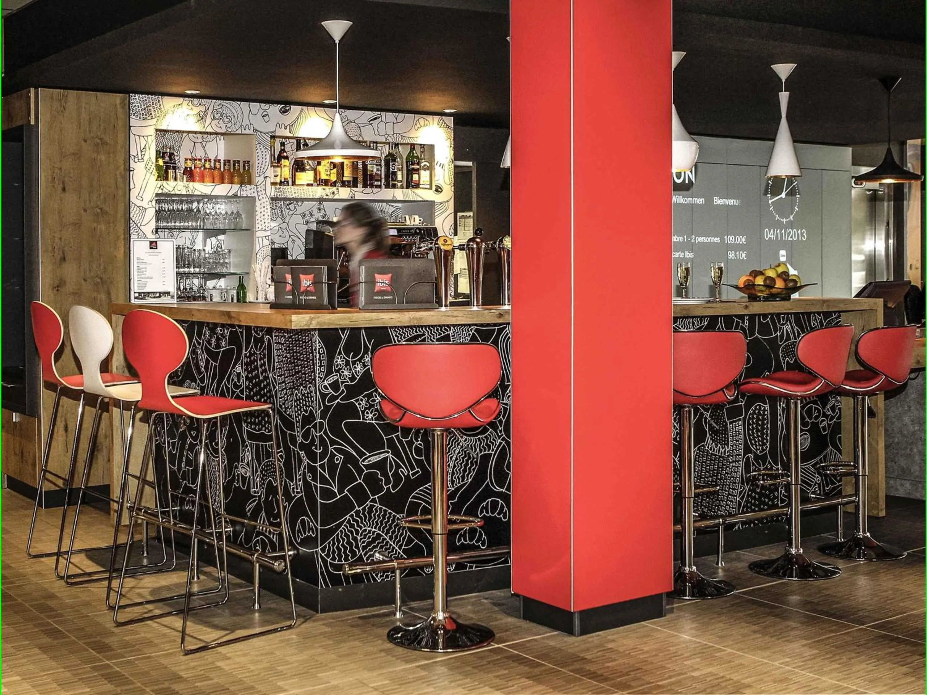 Lounge or bar in Ibis Saint-Genis-Pouilly Genève