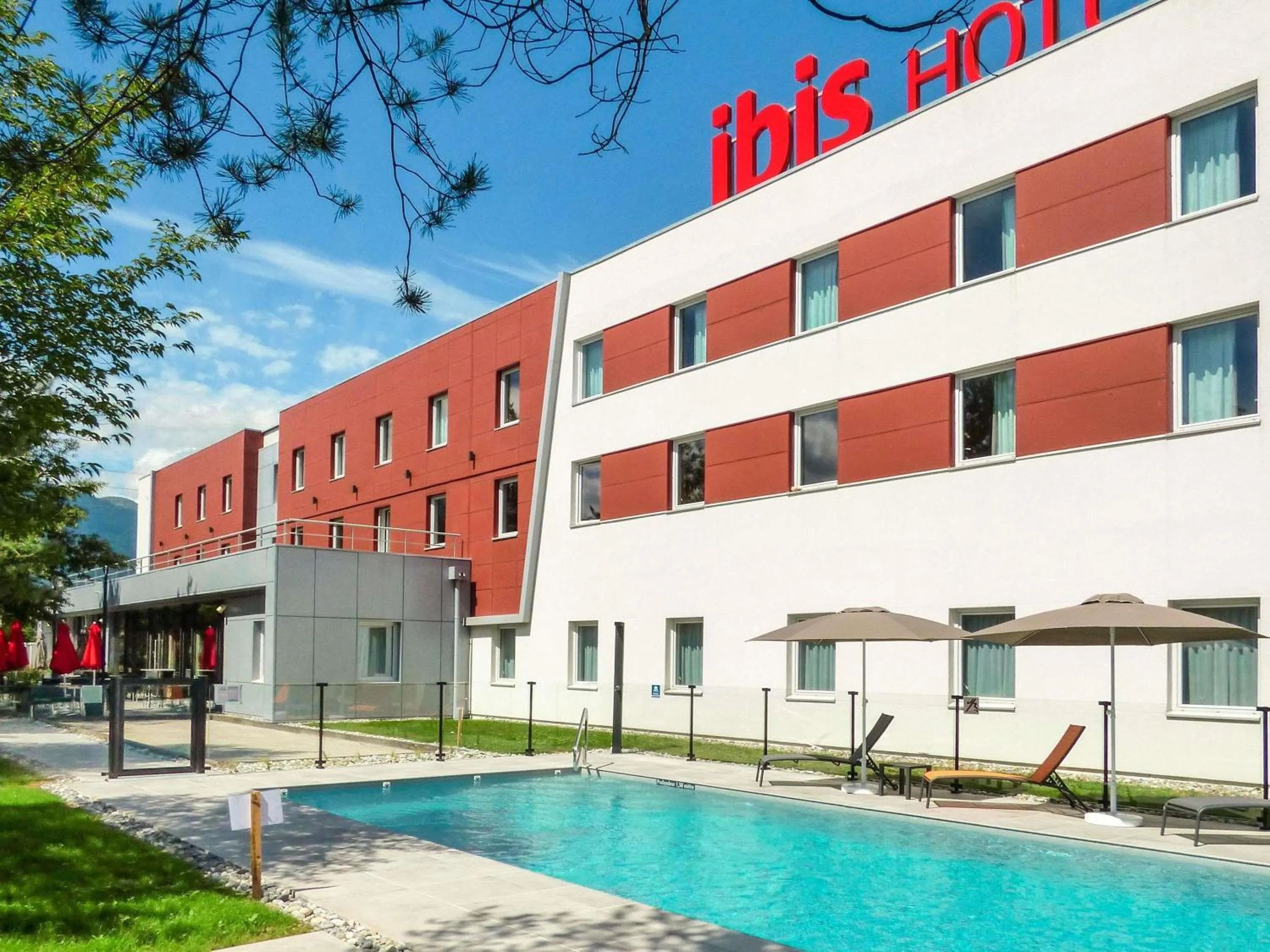 Property building in Ibis Saint-Genis-Pouilly Genève
