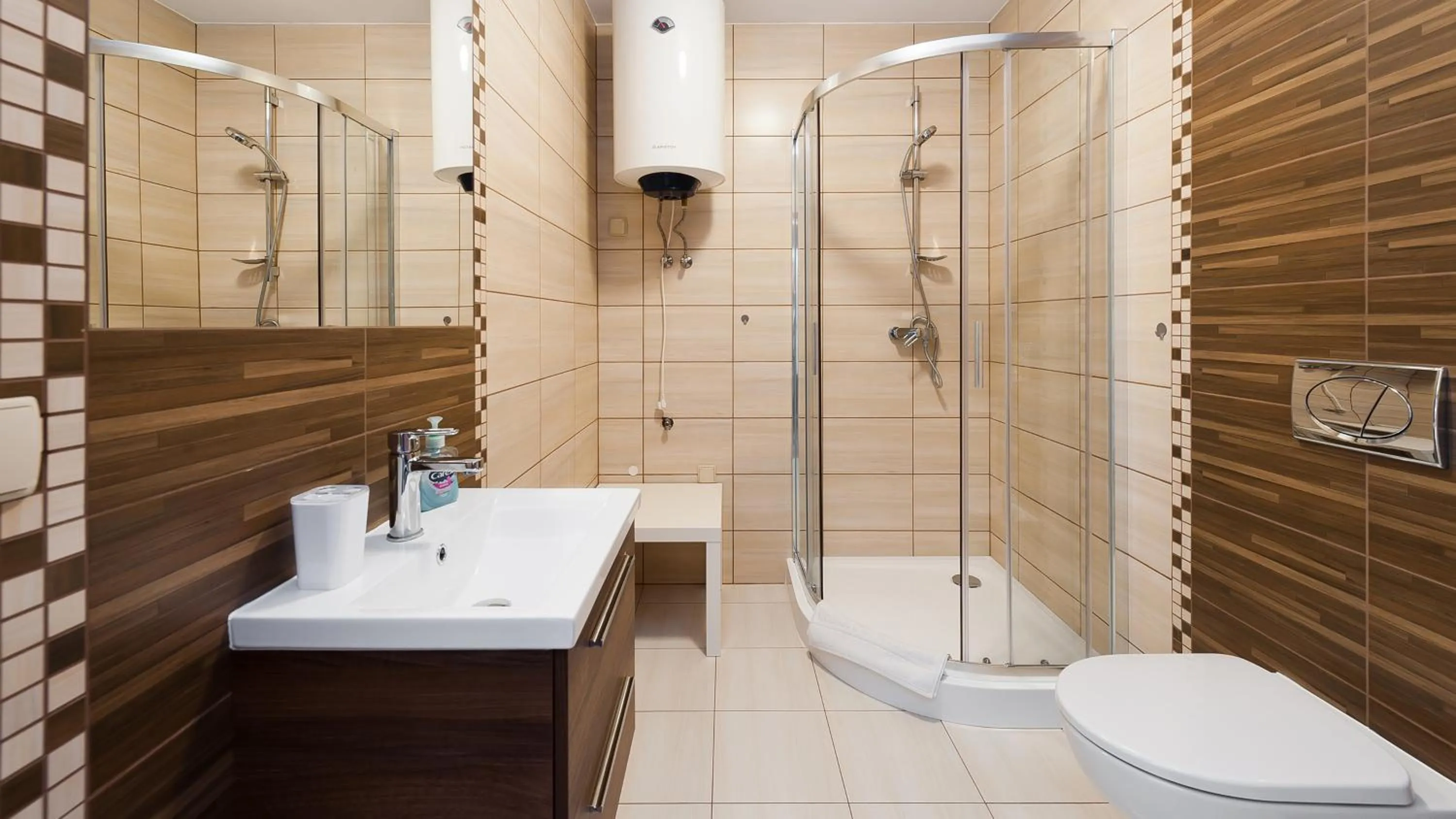 Shower in Kościelisko - Królewska, Sun & Snow