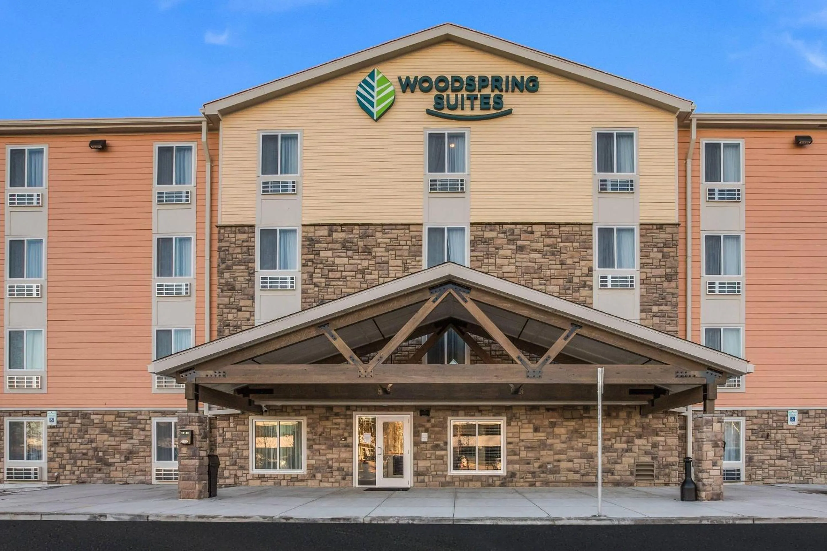Property building in WoodSpring Suites Novi Farmington